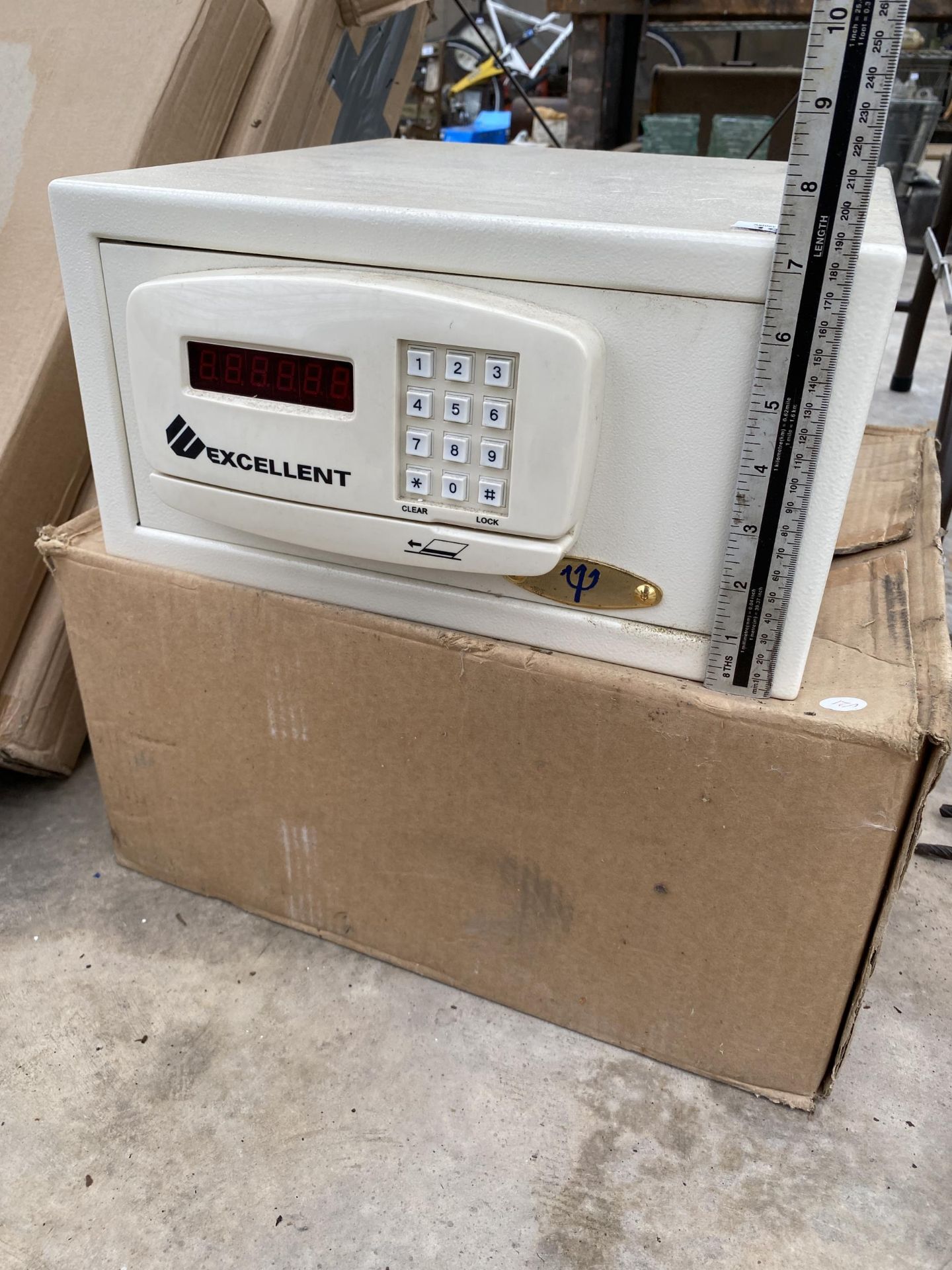 AN EXCELLENT ELECTRIC DIGITAL SAFE - Bild 4 aus 5