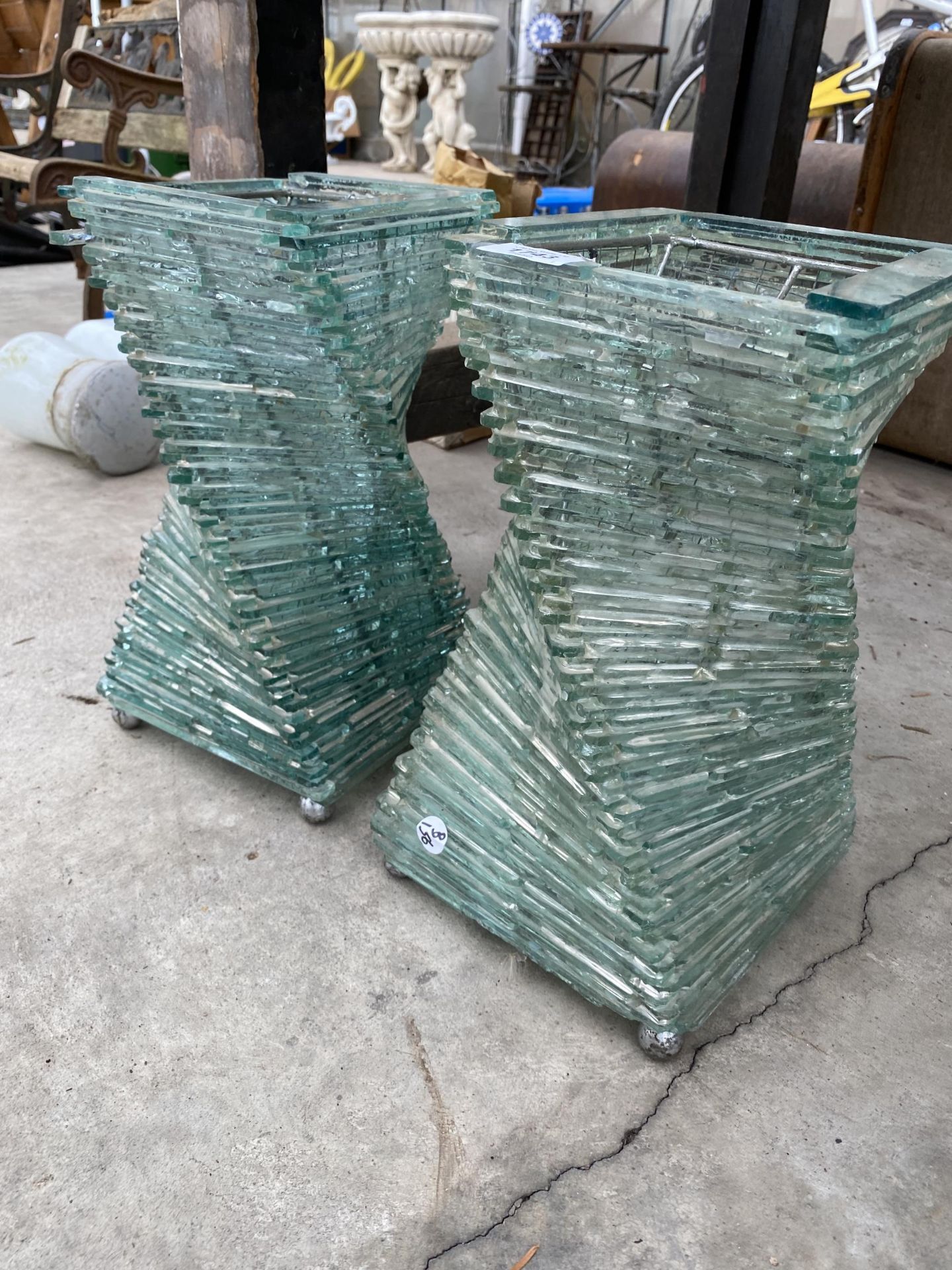 A PAIR OF DECORATIVE TWISTED GLASS TABLE LAMPS - Image 2 of 3