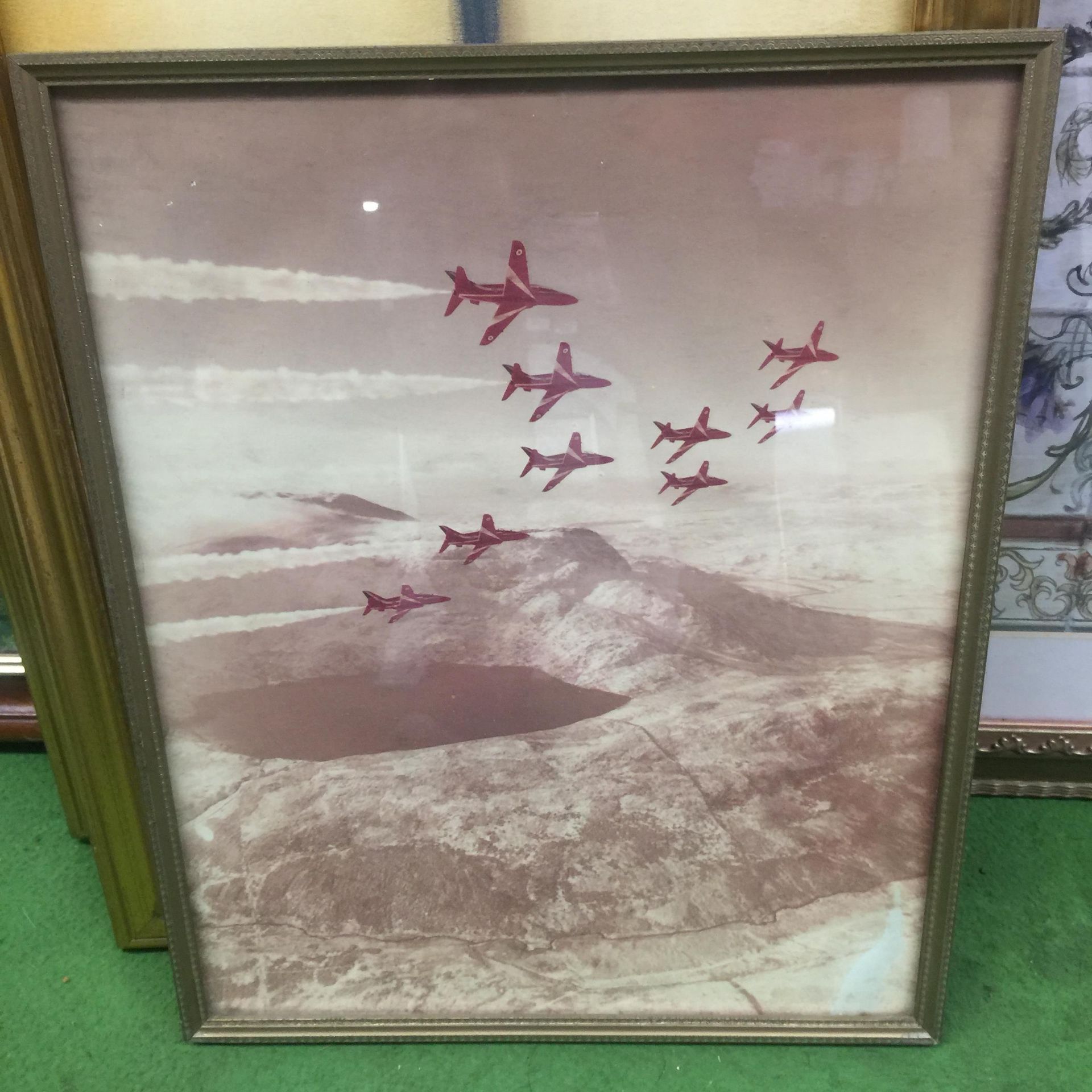 FIVE FRAMED PRINTS TO INCLUDE THREE FLORAL, A SHEEPDOG AND SHEEP PLUS THE RED ARROWS - Image 5 of 5