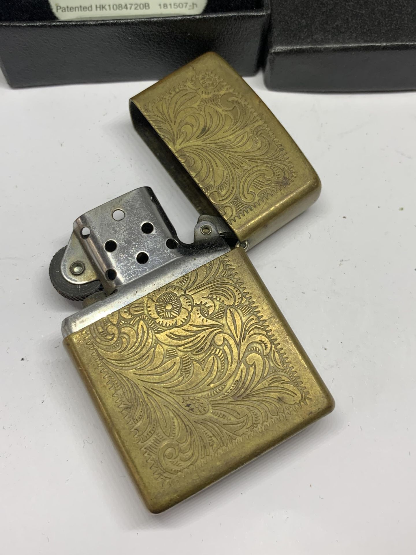 A BRASS ZIPPO LIGHTER IN ORIGINAL PRESENTATION BOX - Image 4 of 5