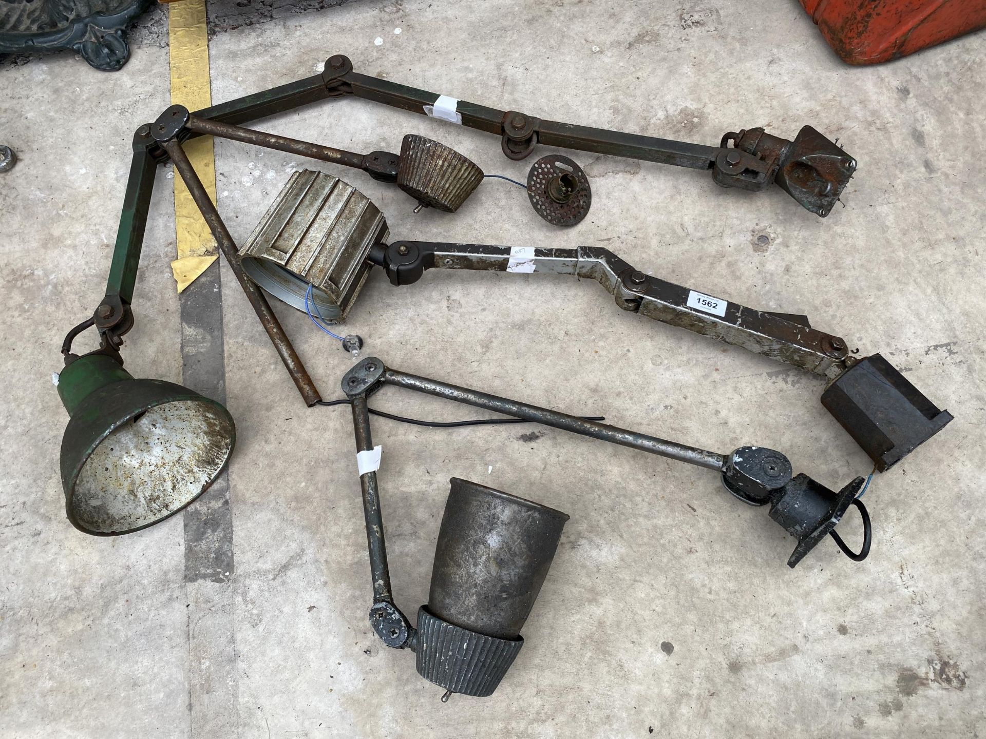 AN ASSORTMENT OF VINTAGE ADJUSTABLE WORK SHOP LAMPS