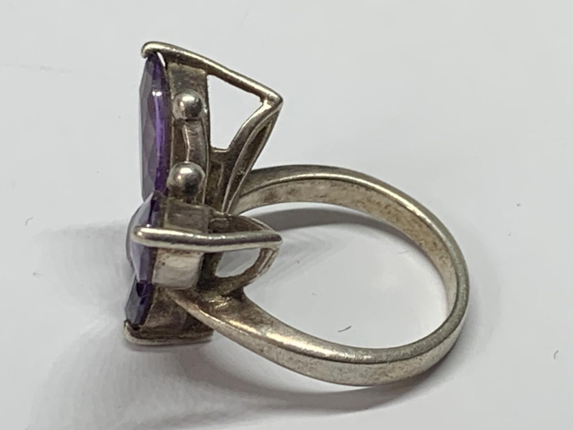 A SILVER RING WITH PURPLE STONES IN A BUTTERFLY DESIGN SIZE M IN A PRESENTATION BOX - Image 2 of 3