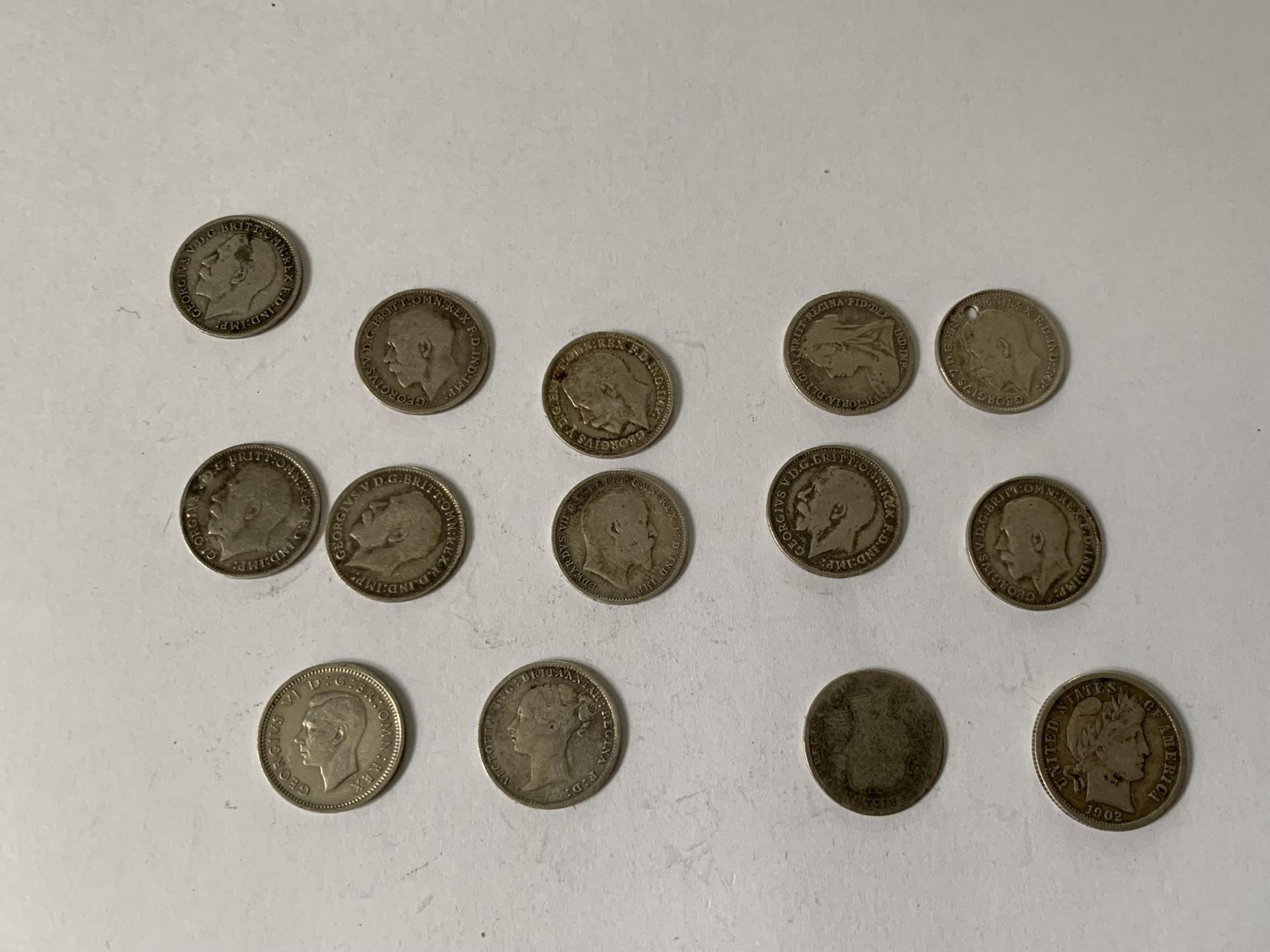 14 SILVER COINS - 13 THREE PENNY AND A USA DIME - Bild 4 aus 4