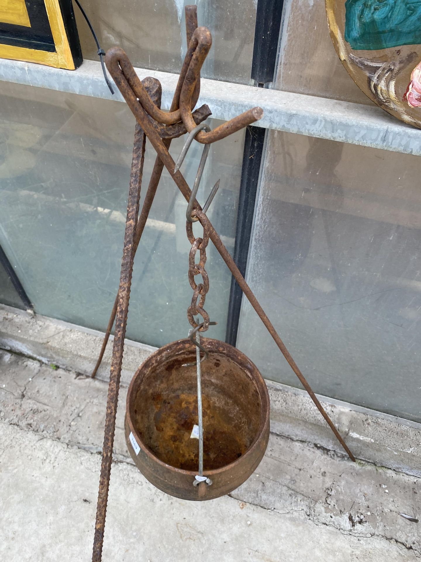 A VINTAGE CAST IRON COOKING POT WITH TRIPOD STEEL FRAME - Image 4 of 4