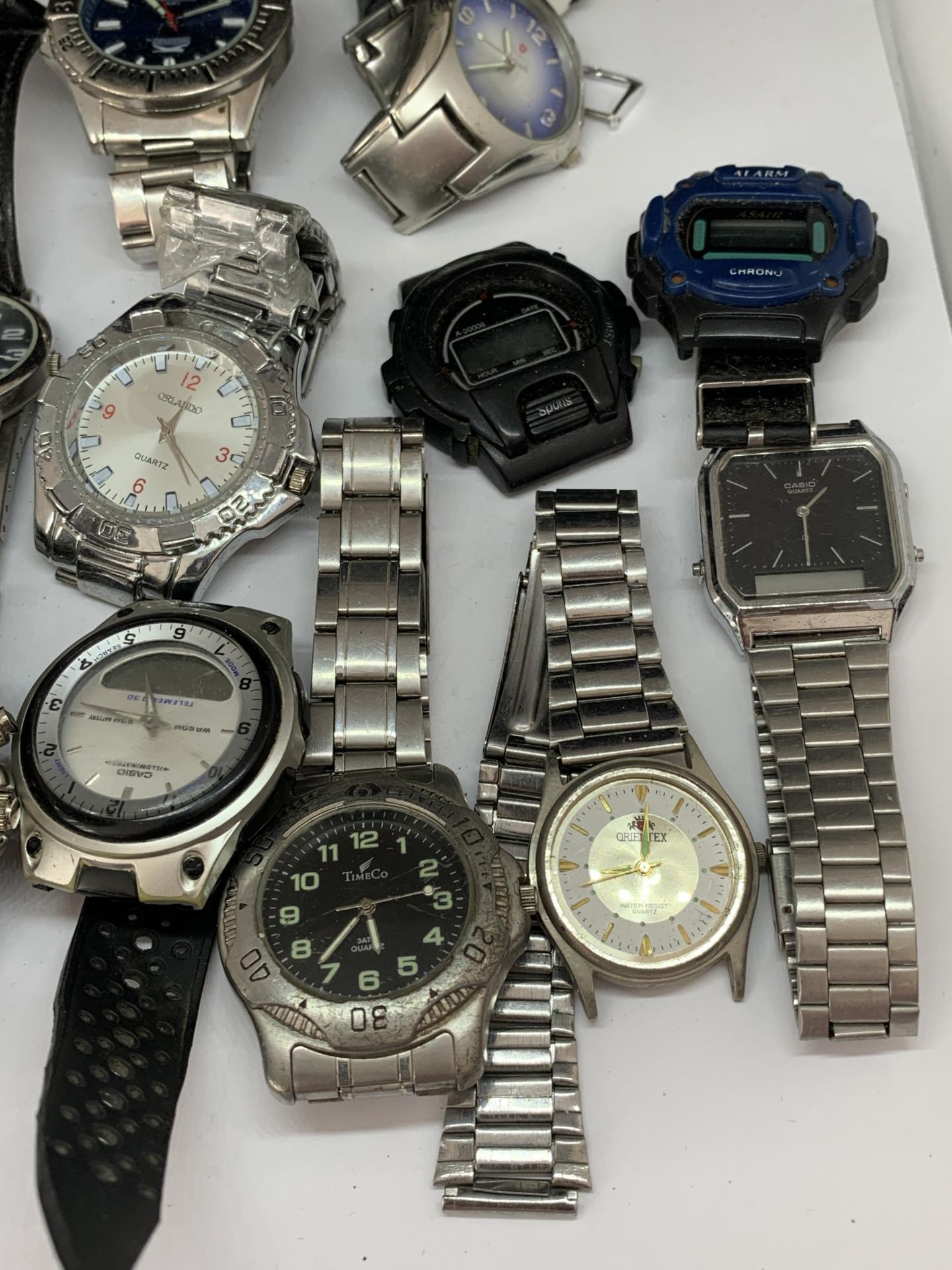 A LARGE QUANTITY OF WRIST WATCHES - Image 4 of 4