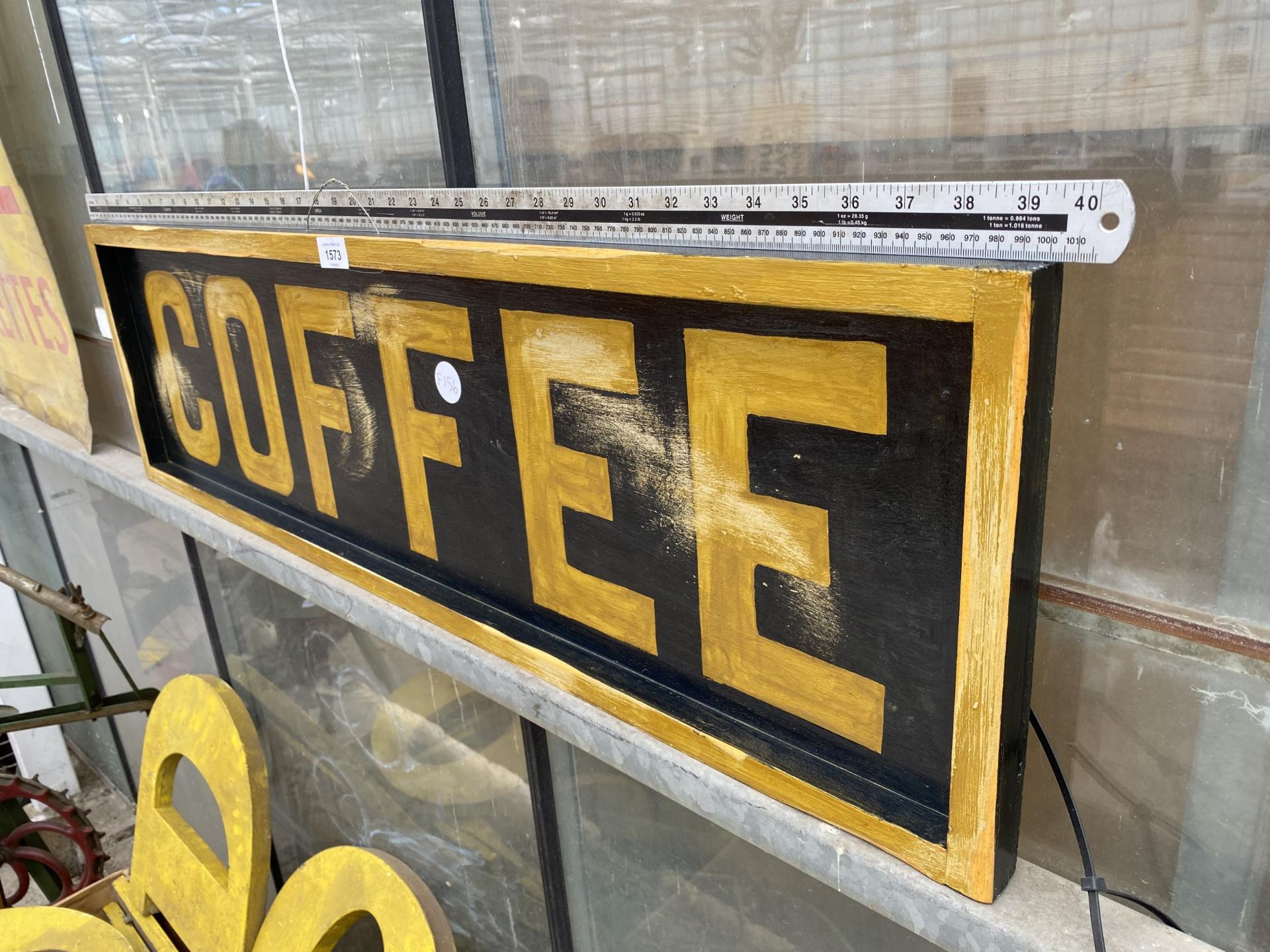 A WOODEN HAND PAINTED 'COFFEE' SIGN, 100 X 29CM - Image 3 of 3