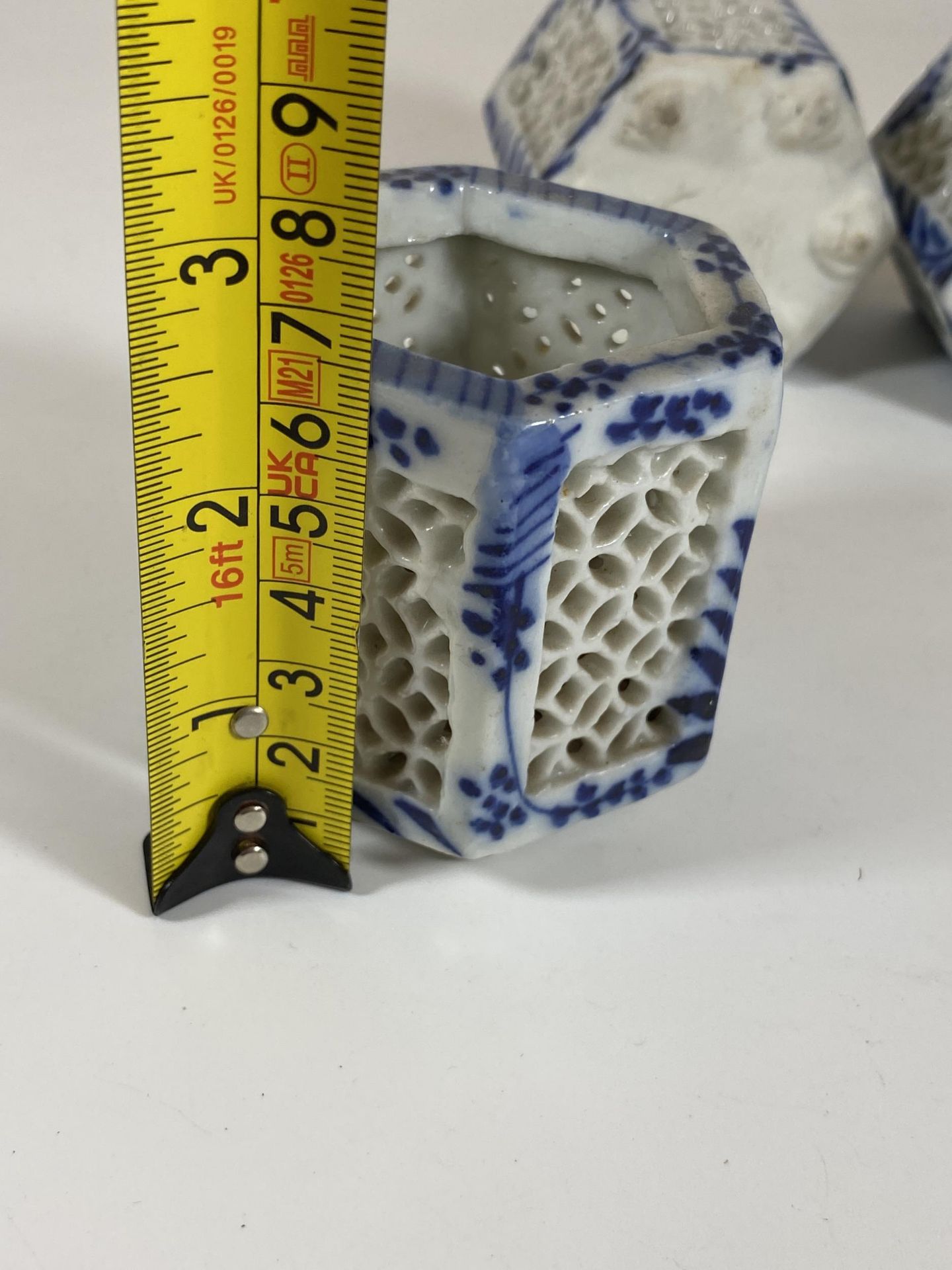 THREE CHINESE BLUE AND WHITE PORCELAIN RETICULATED CRICKET CAGES, HEIGHT 7CM - Image 4 of 5