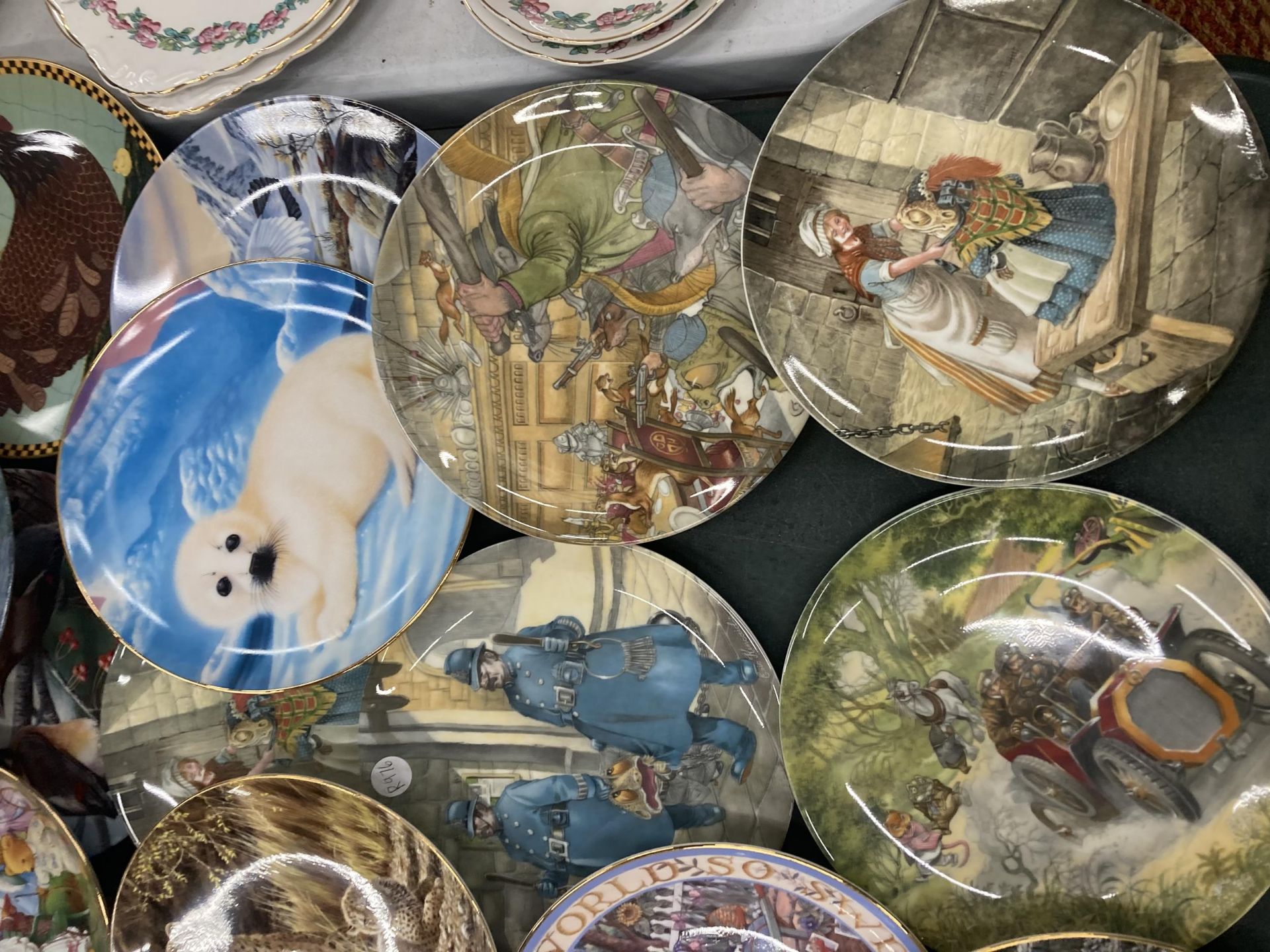 A COLLECTION OF CABINET PLATES, WILDLIFE ETC - Image 3 of 4