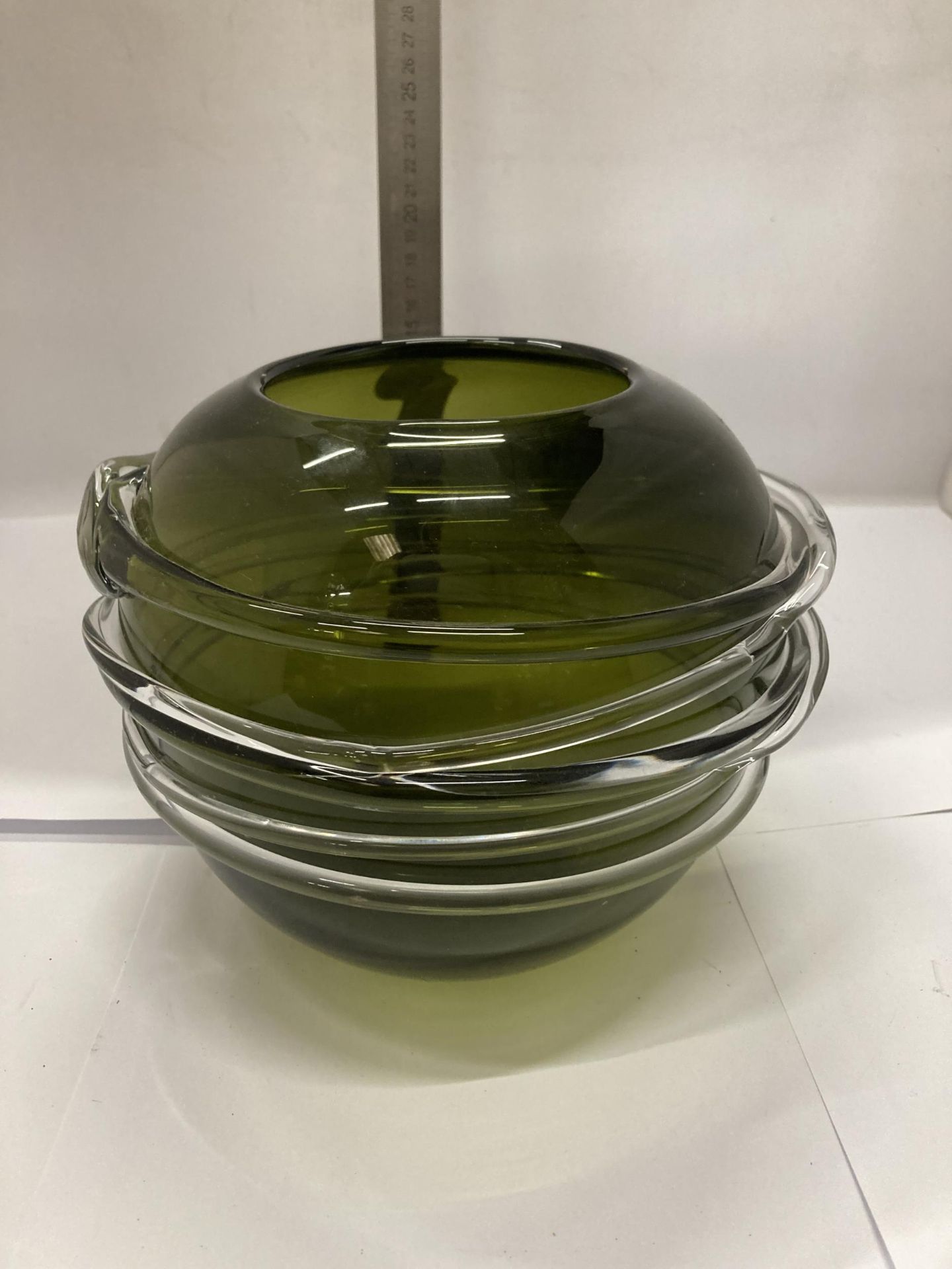 A SPHERICAL GREEN ART GLASS VASE,HEIGHT 18CM