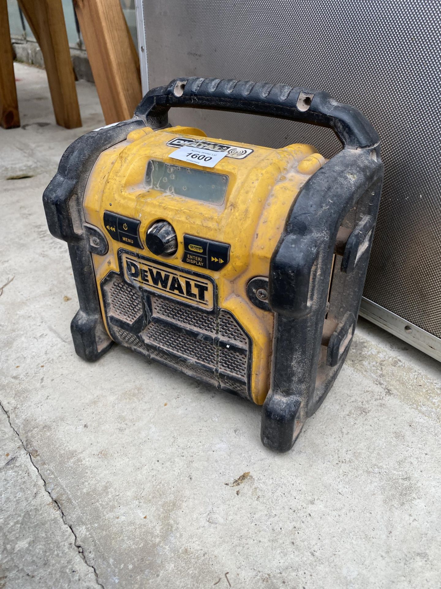 A DEWALT WORK SITE DIGITAL RADIO