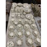 A LARGE QUANTITY OF WEDGWOOD 'WILD STRAWBERRY' DINNERWARE TO INCLUDE VARIOUS SIZES OF PLATES, BOWLS,