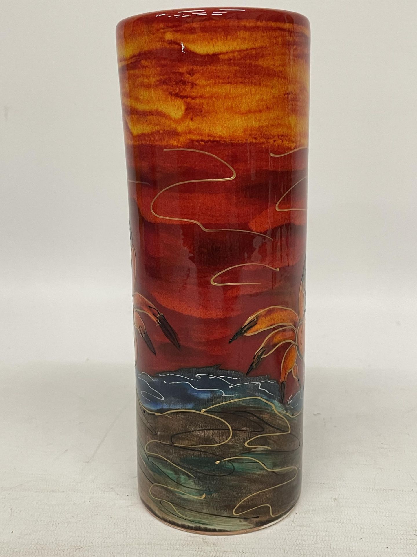 AN ANITA HARRIS HAND PAINTED AND SIGNED IN GOLD CRAB VASE - Image 2 of 4