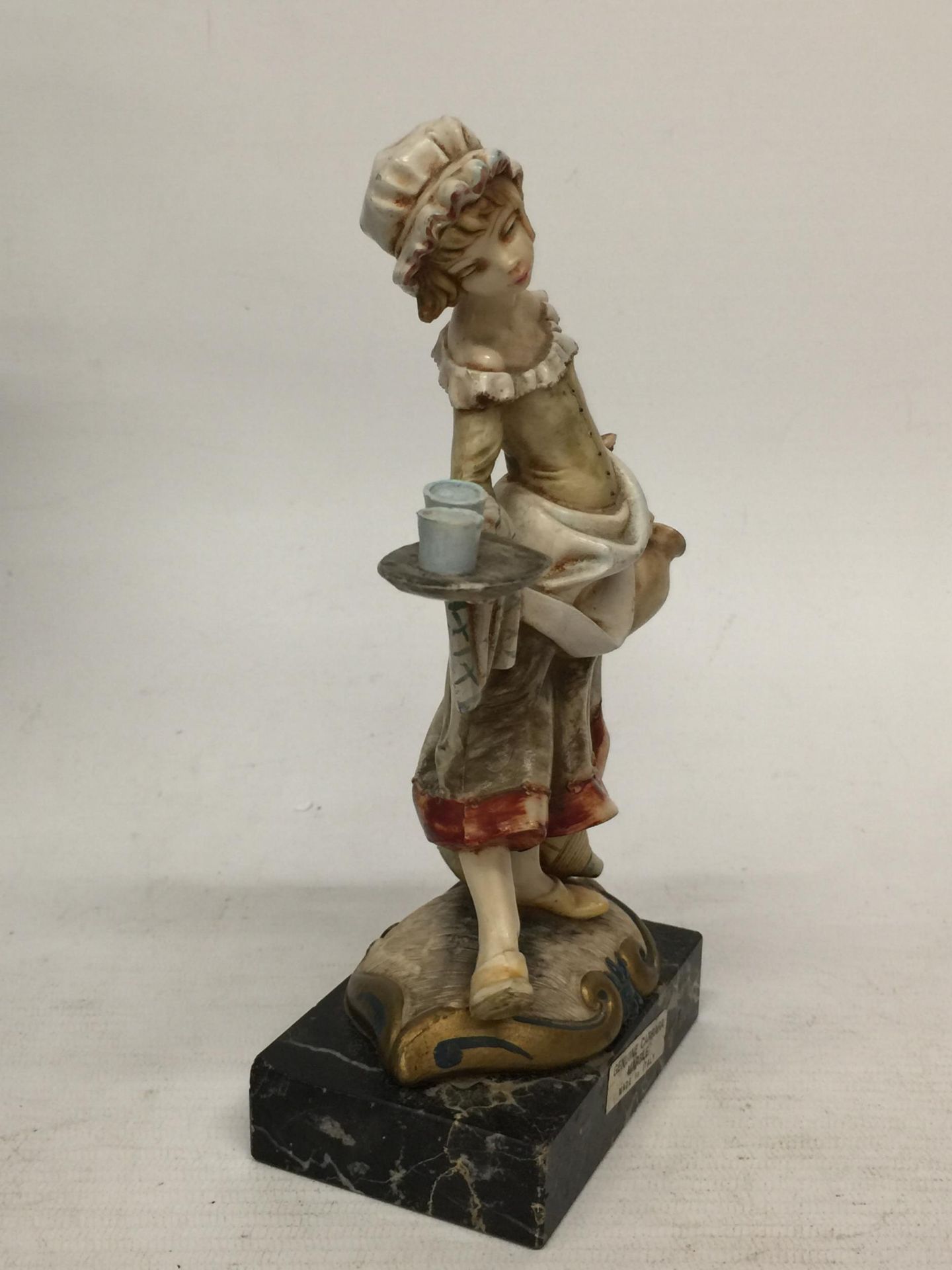 A VINTAGE SIMONELLI SERVING GIRL FIGURINE ITALY ON A GENUINE CARRARA MARBLE STAND - Image 2 of 4