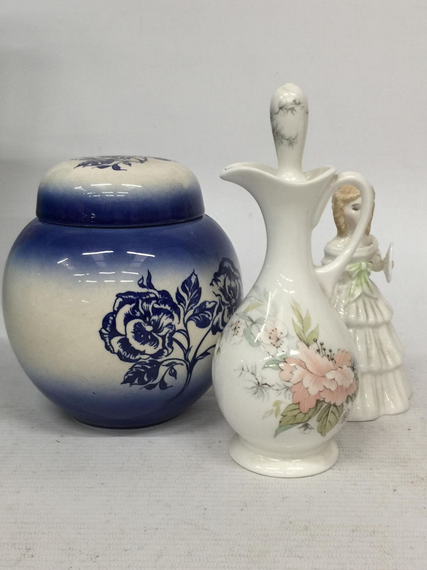 A CARLTONWARE LIDDED GINGER JAR, A ROYAL DOULTON JULIE FIGURE AND A FLORAL VINEGAR BOTTLE - Image 5 of 6