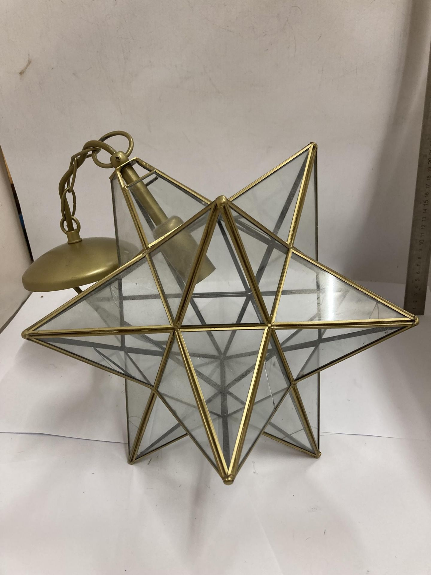 TWO GLASS STAR SHAPED CEILING LIGHT FITTINGS - Image 2 of 6