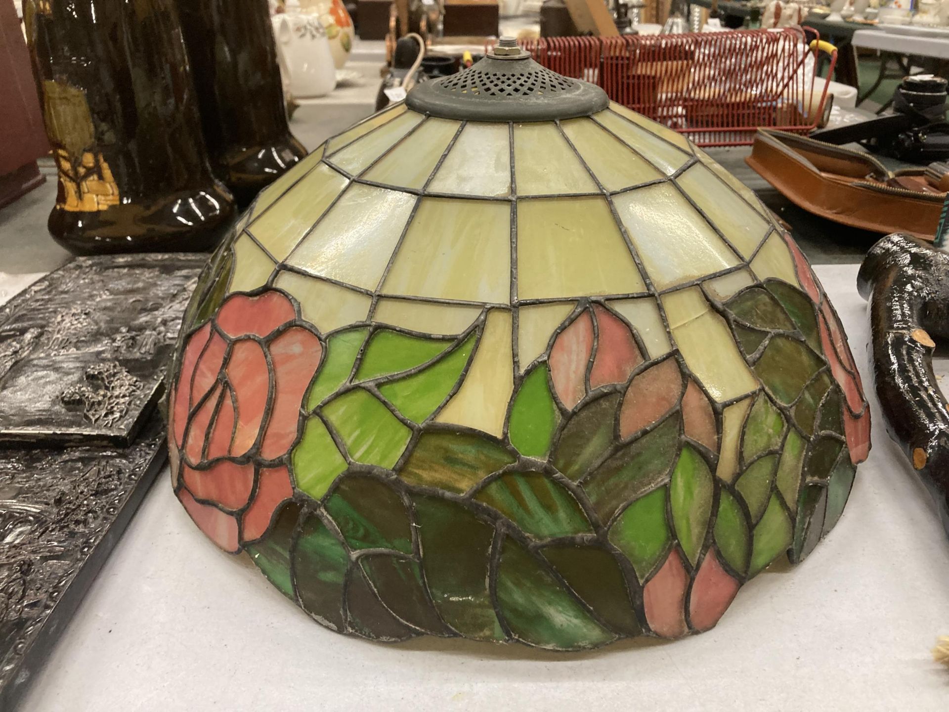 A TIFFANY STYLE LEADED GLASS LAMP SHADE, 42CM - A/F TO BASE - Image 3 of 3