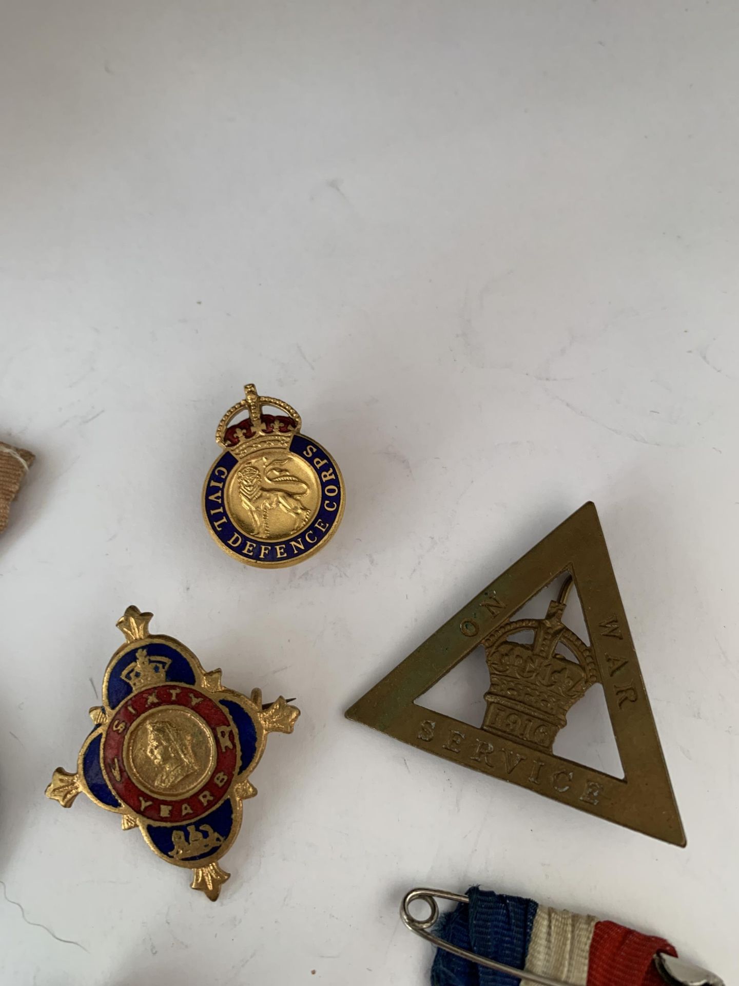 VARIOUS MEDALS AND BADGES - Bild 2 aus 3