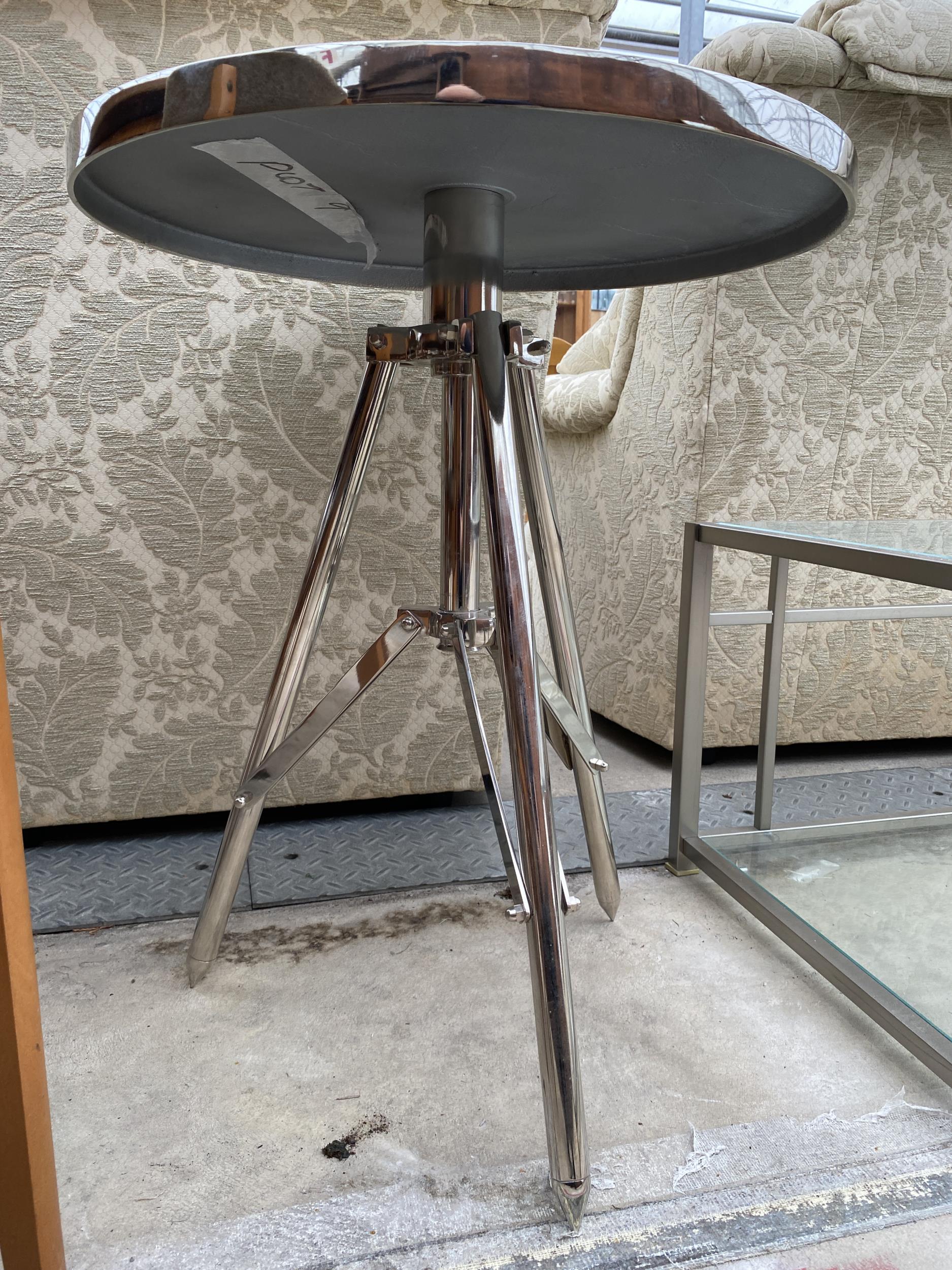 A MODERN POLISHED METALWARE TABLE WITH FOLDING LEGS, 21" DIAMETER - Image 2 of 2