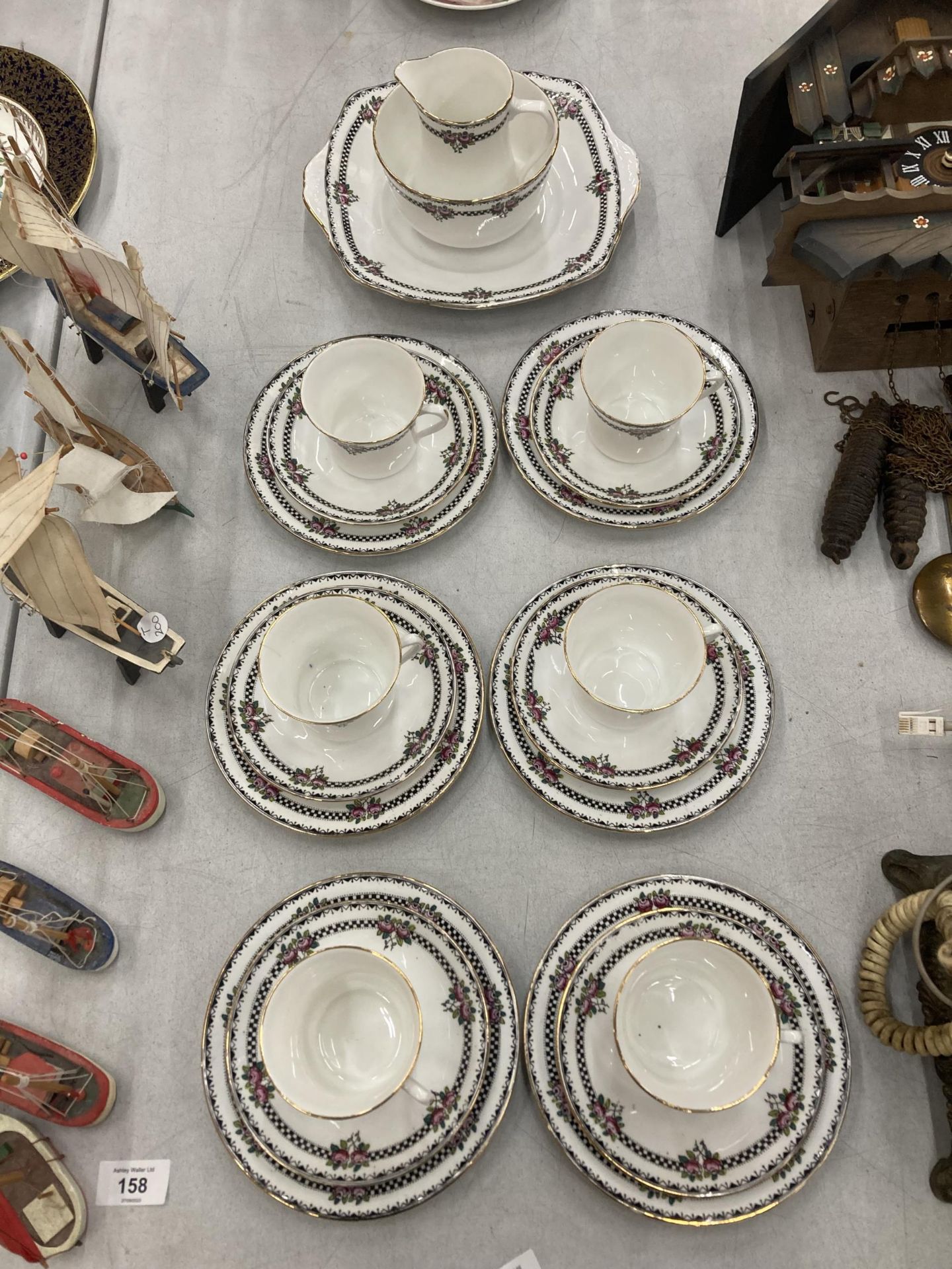 A VICTORIAN CHINA TEASET TO INCLUDE CAKE PLATE, SUGAR BOWL, CREAM JUG, CUPS, SAUCERS AND SIDE PLATES