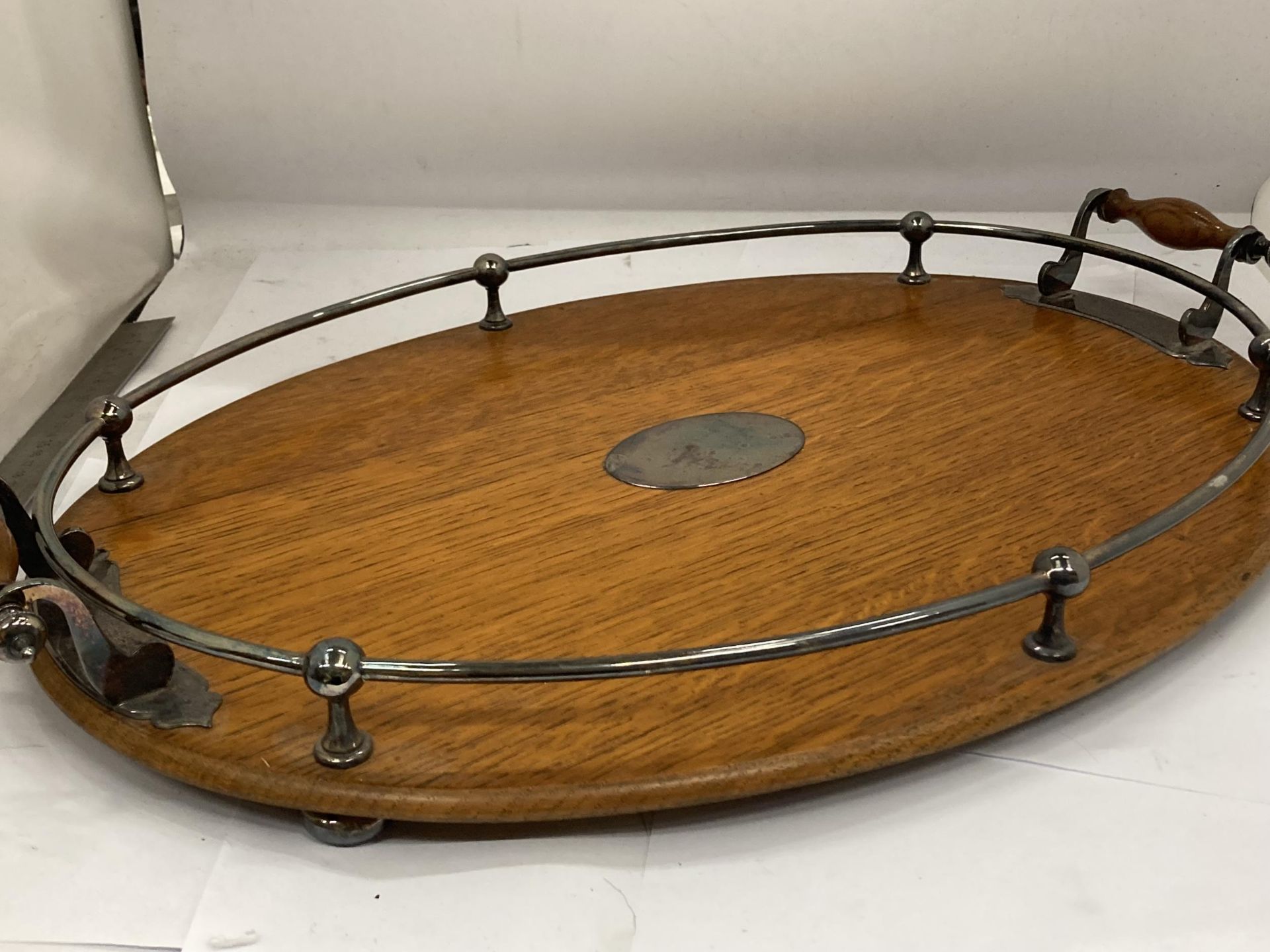 A VINTAGE OAK AND TWIN HANDLED DRINKS TRAY WITH SILVER PLATED GALLERY AND MOUNTS - Image 2 of 5