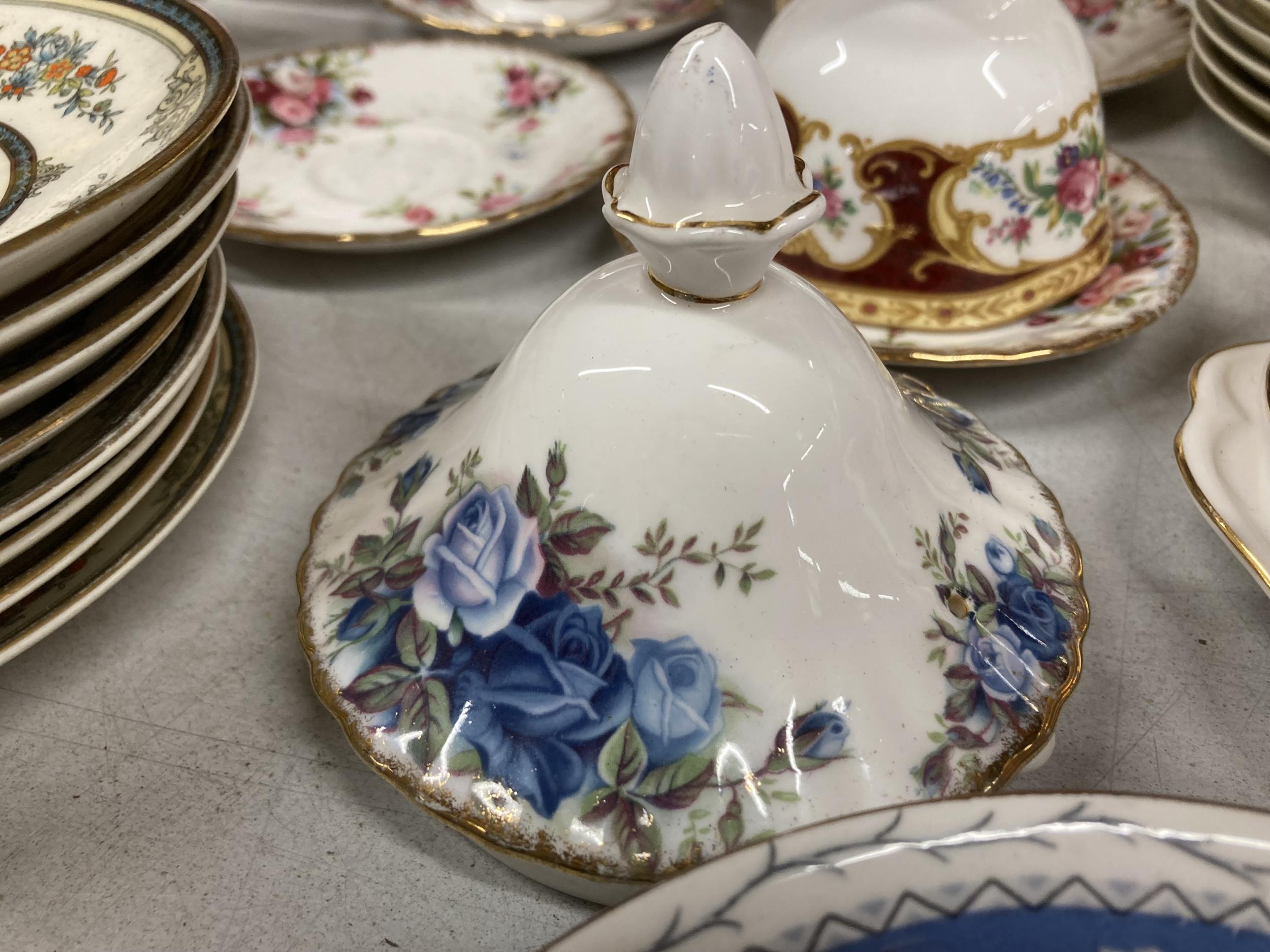 A COLLECTION OF ROYAL ALBERT TEA WARE ITEMS, OLD COUNTRY ROSES ETC - Image 8 of 8