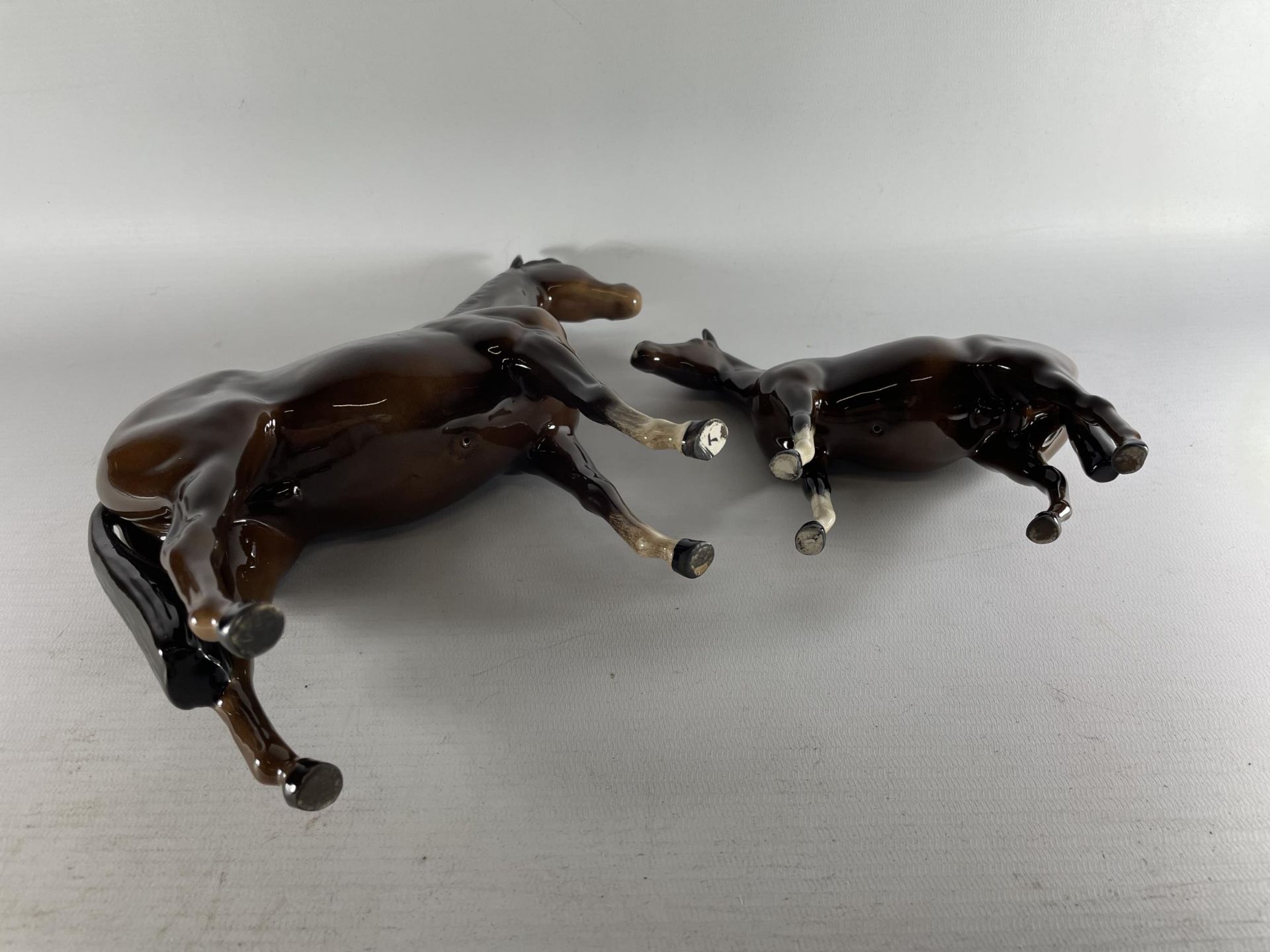 TWO BESWICK BROWN GLOSS HORSE MODELS - BOIS ROUSELL AND LARGE RACEHORSE - Image 3 of 3