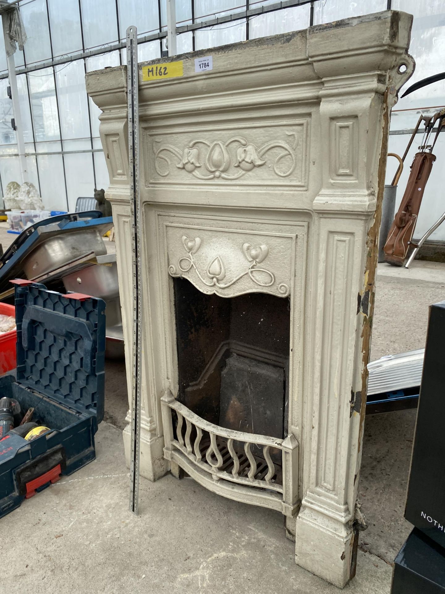 A VICTORIAN CAST IRON FIRE PLACE - Image 3 of 4