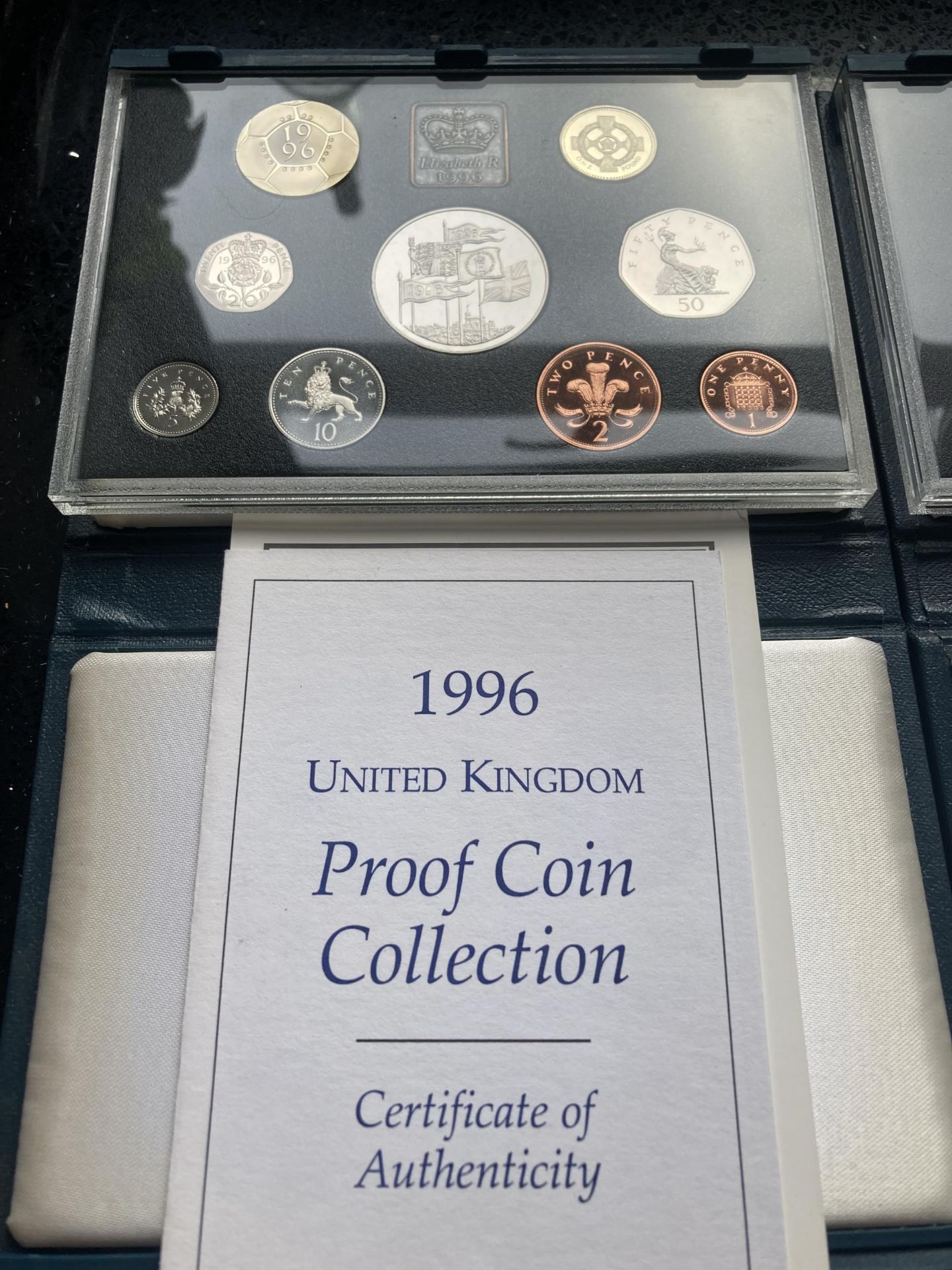 UK CASED COIN SETS FOR 1995 AND 1996 EACH WITH COA - Bild 2 aus 3