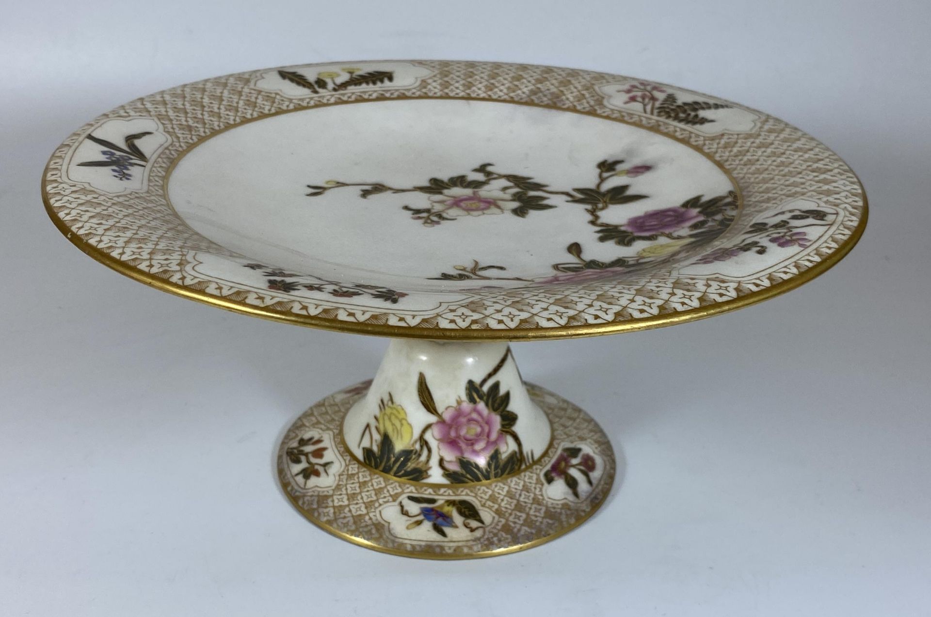 A LARGE ROYAL WORCESTER PEDESTAL DISH, DIAMETER 25CM, (A/F)