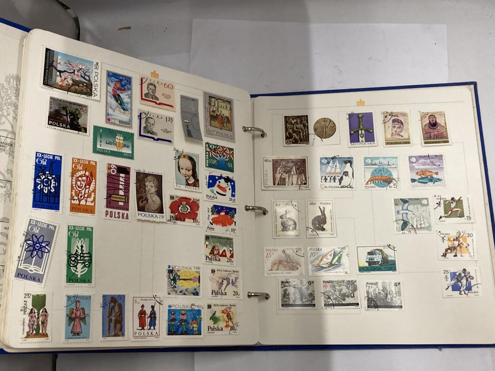 THE ROYAL FAMILY STAMP ALBUM OF WORLD STAMPS - HUNGARY, CUBA, POLAND ETC - Image 5 of 6