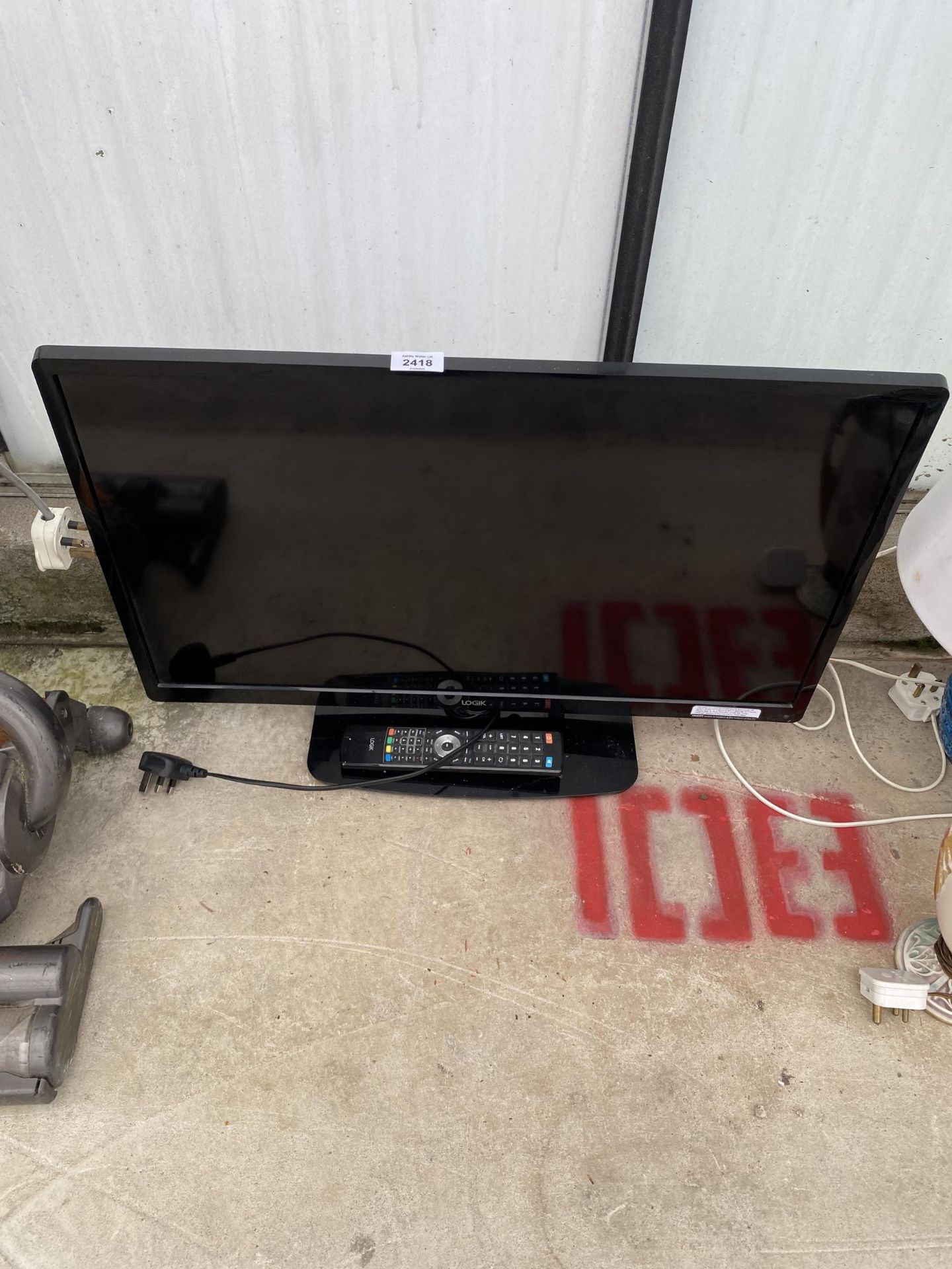 A LOGIK 29" HD READY TELEVISION WITH REMOTE CONTROL