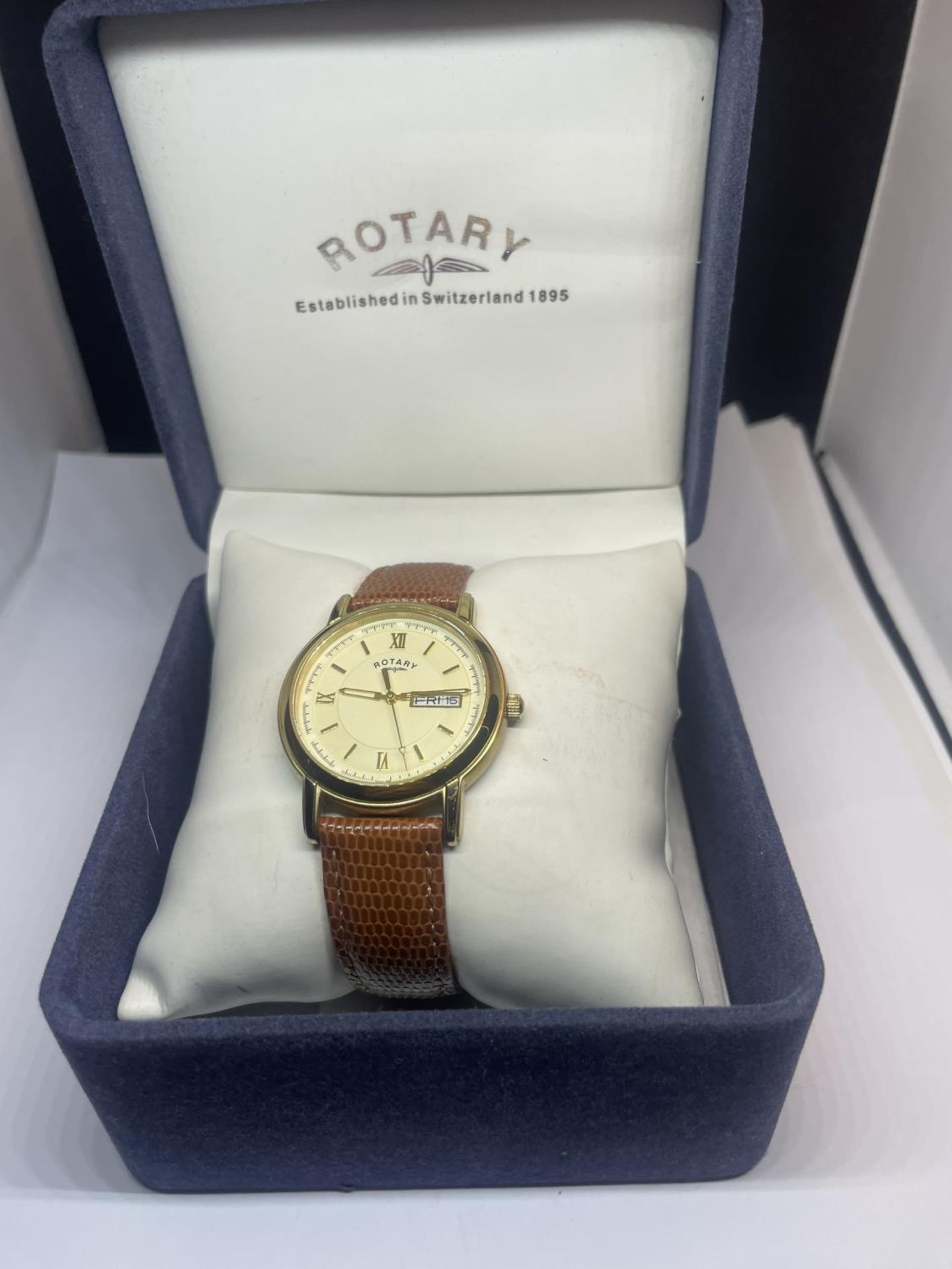 A ROTARY WRIST WATCH IN A PRESENTATION BOX SEEN WORKING BUT NO WARRANTY