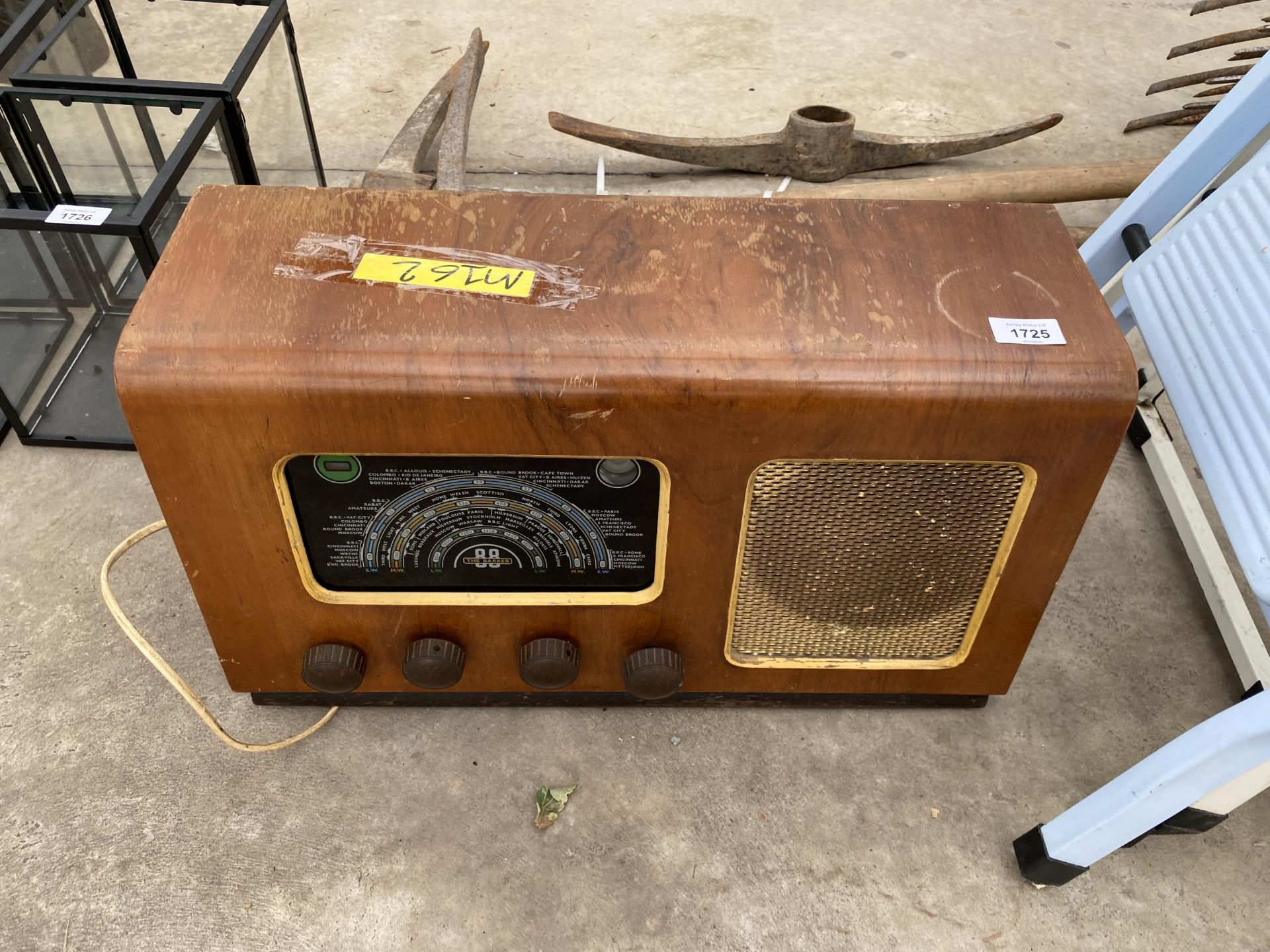 A VINTAGE WOODEN CASED VALVE RADIO