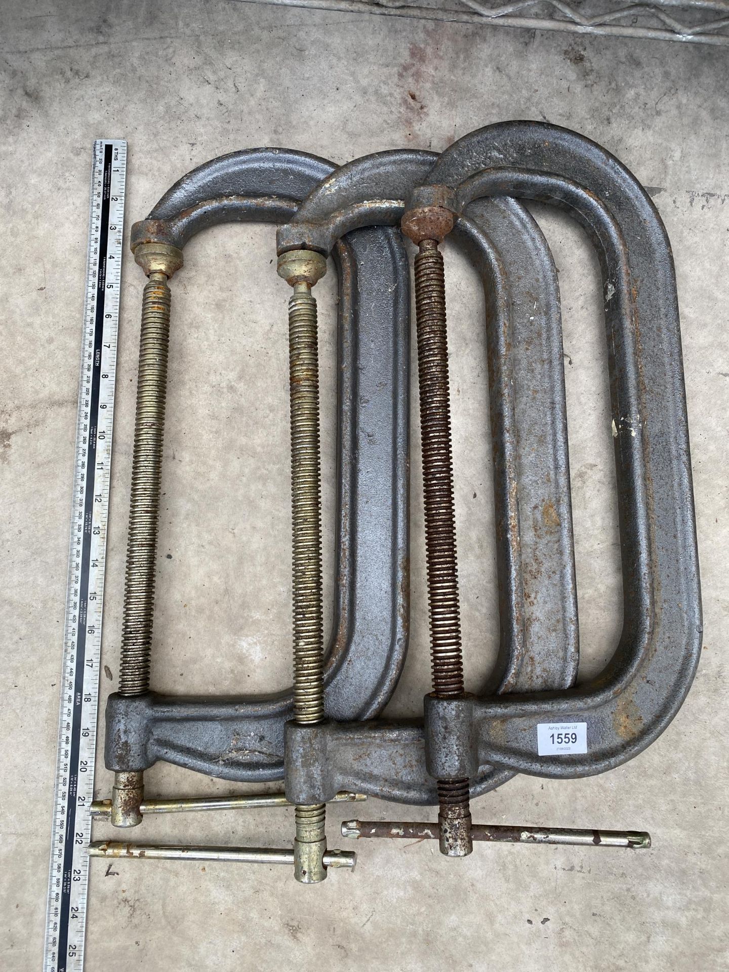 A SET OF THREE HEAVY DUTY 19" G CLAMPS