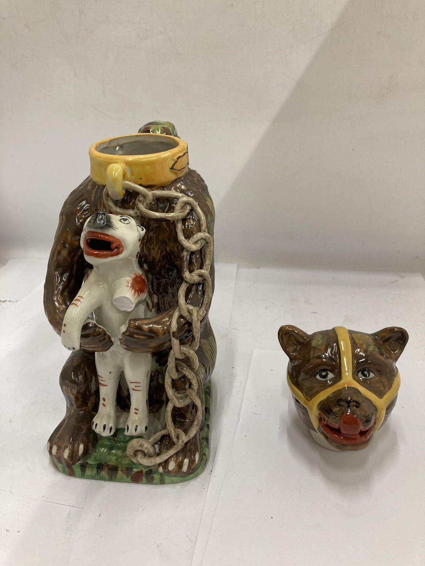 A MAJOLICA STYLE BEAR JUG DEPICTING A CHAINED BEAR HOLDING A DOG, DOGS ARM A/F - Image 4 of 5