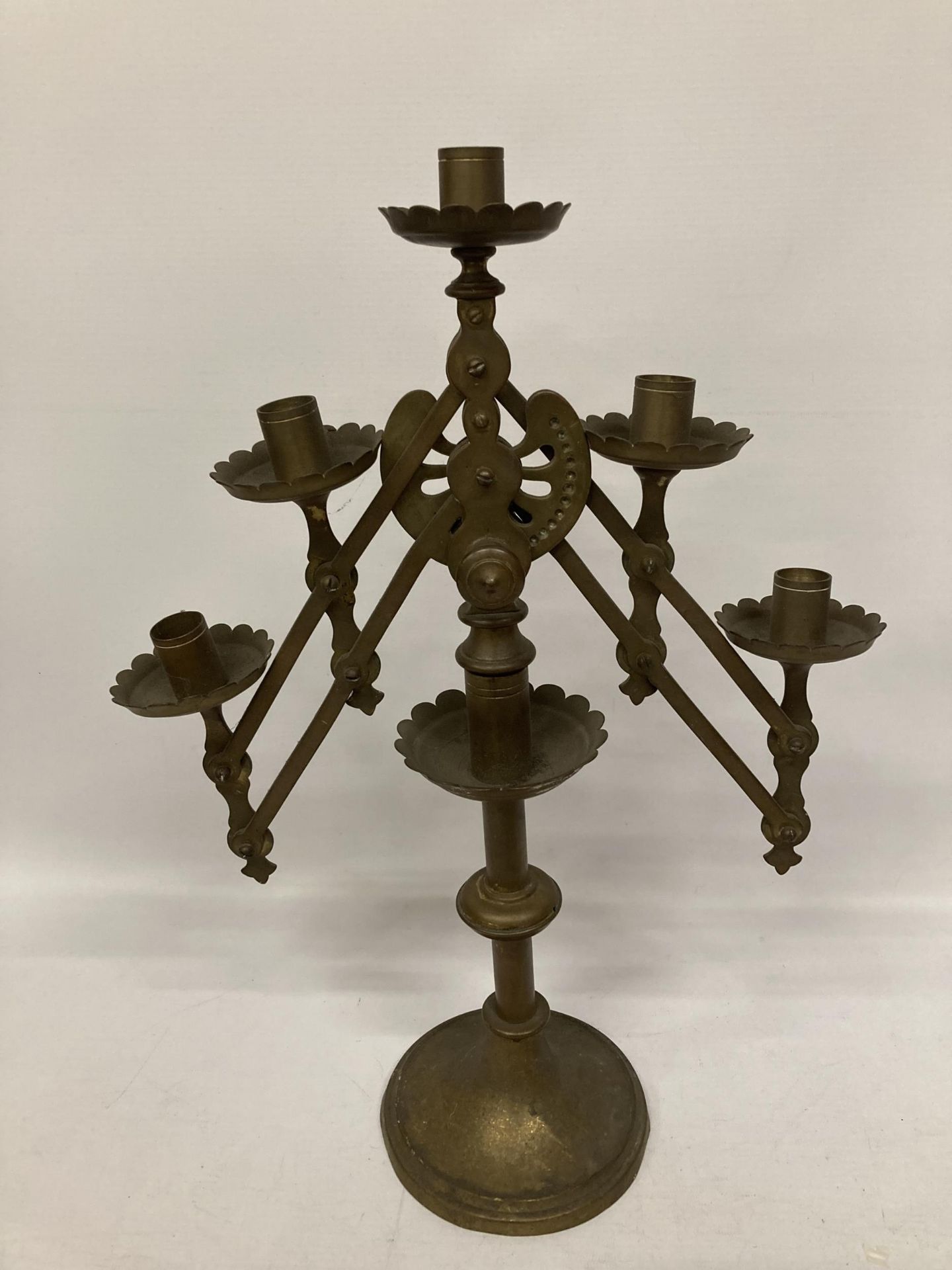 A PAIR OF VINTAGE BRASS CONCERTINA STYLE CANDLESTICKS - Image 2 of 5