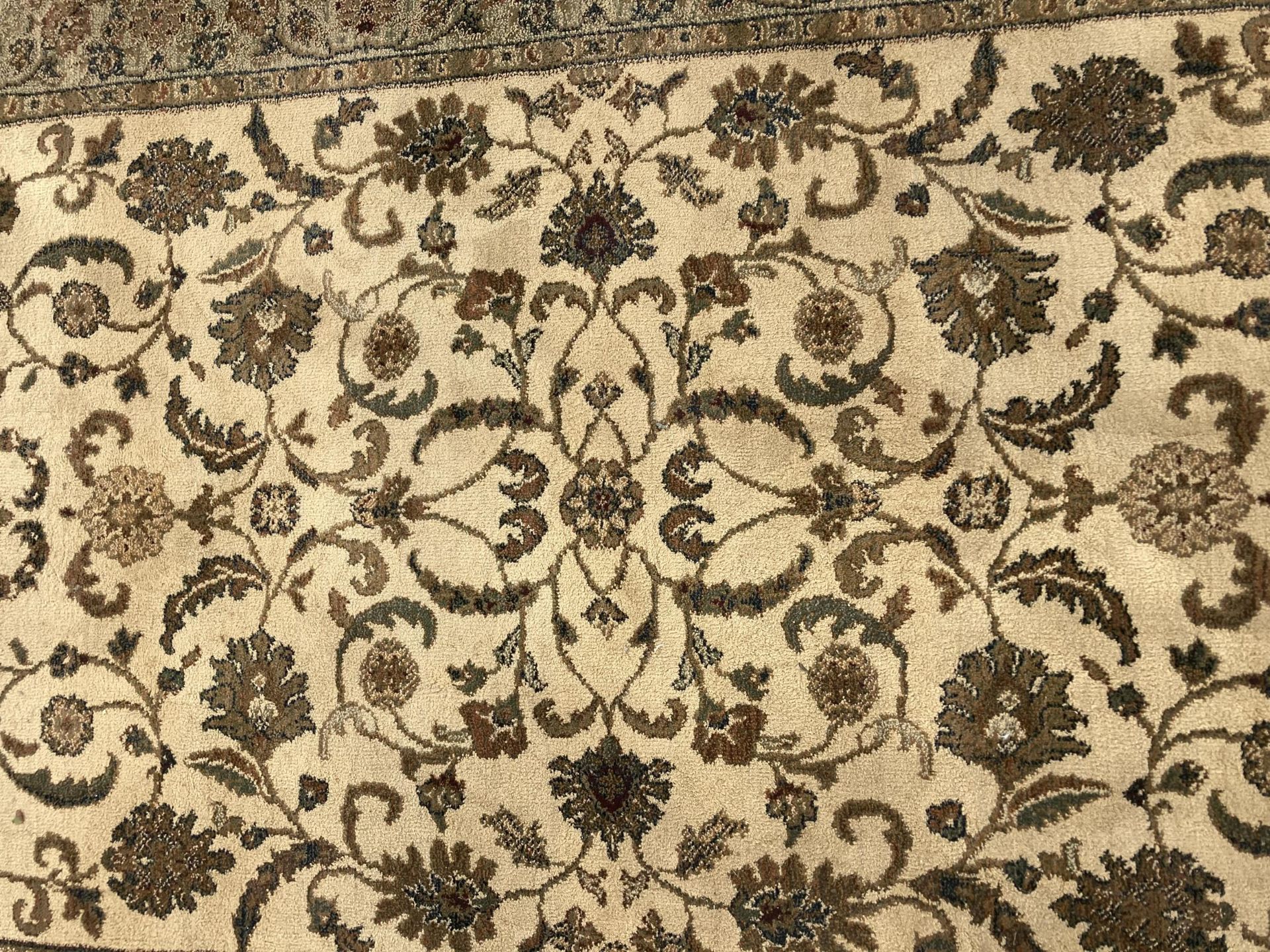 A BROWN PATTERNED FRINGED RUG - Image 3 of 3