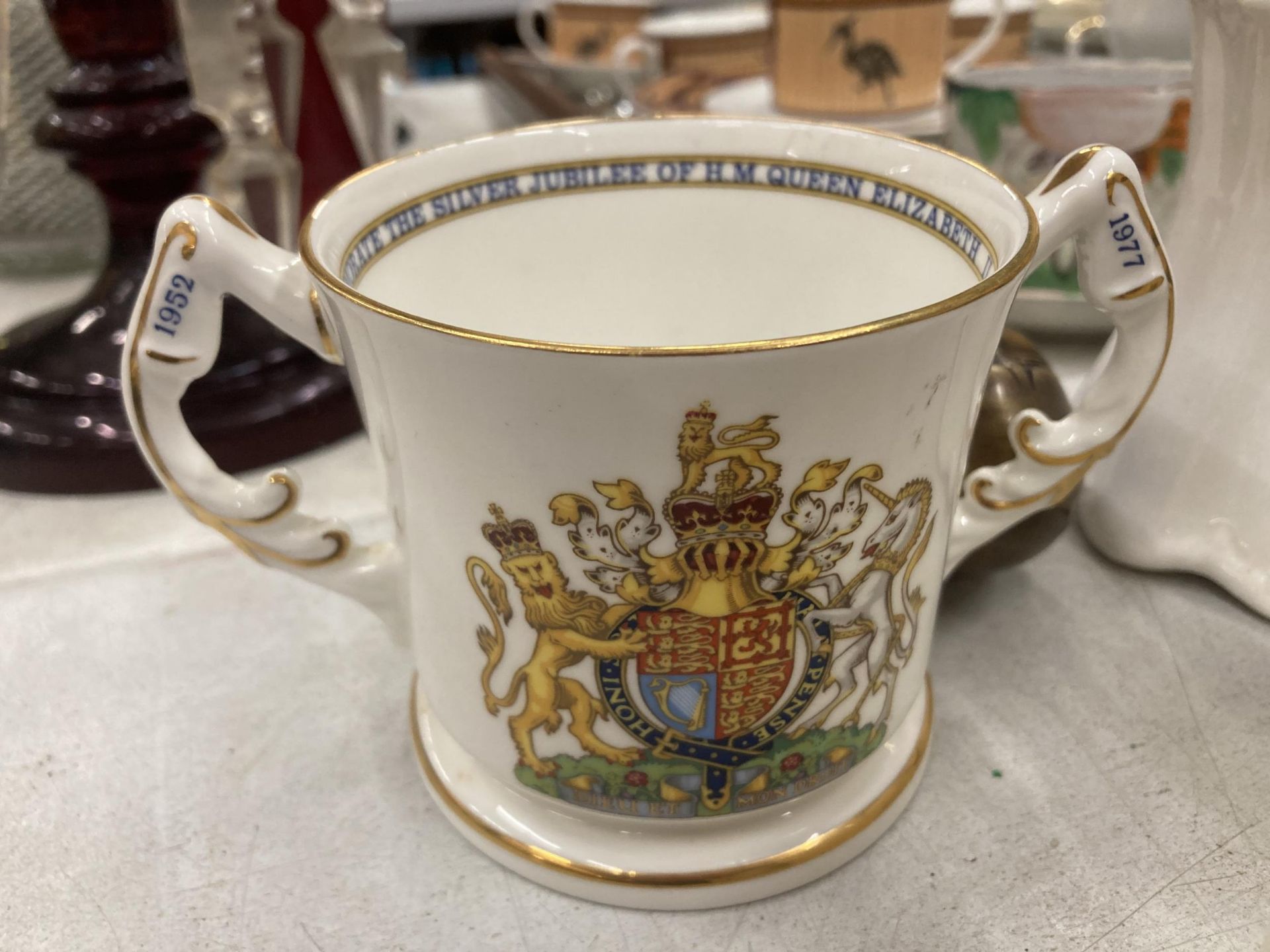 A LARGE COLLECTION OF COMMEMORATIVE CHINA MUGS, AYNSLEY ETC - Image 2 of 6