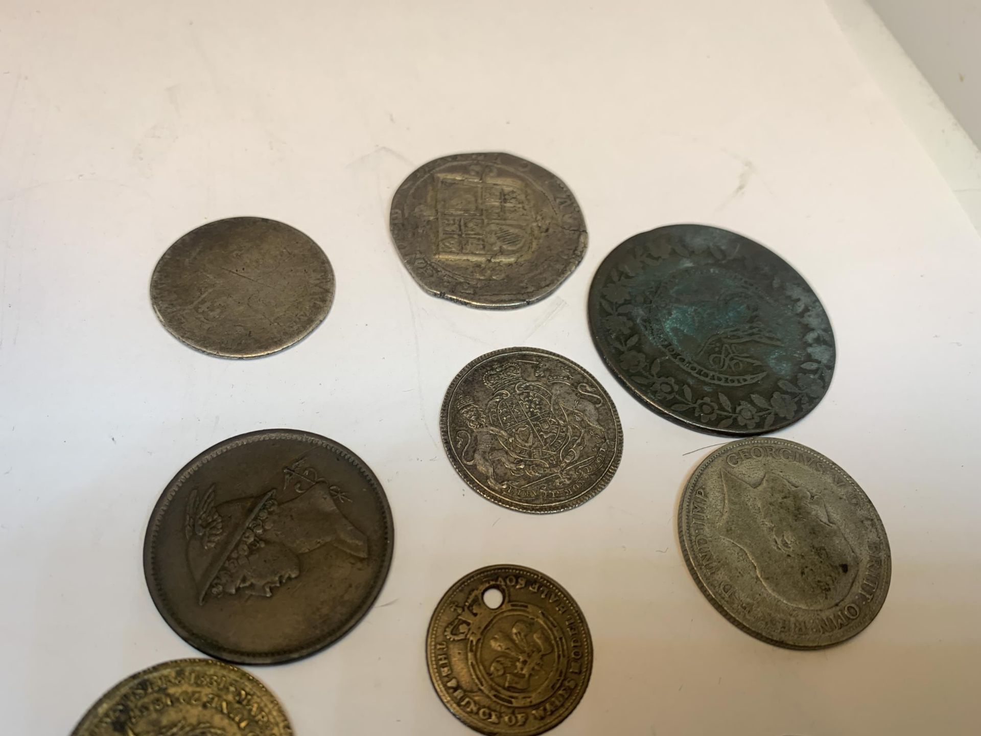 FOURTEEN VARIOUS FOREIGN COINS AND TOKENS - Image 5 of 6