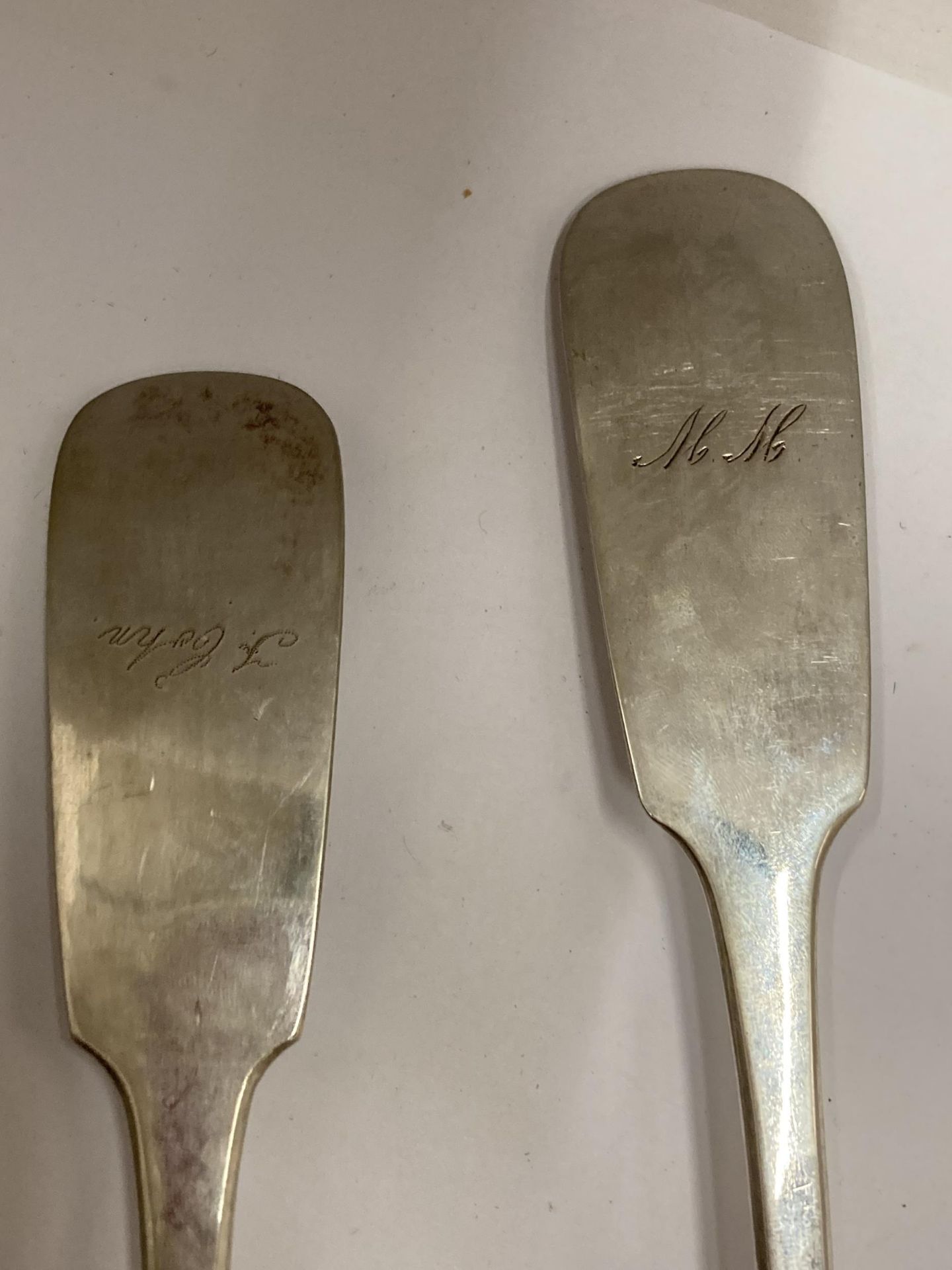 TWO CONTINENTAL SILVER BASTING SPOONS ONE ENGRAVED 1865 GROSS WEIGHT 288.2 GRAMS - Bild 2 aus 6