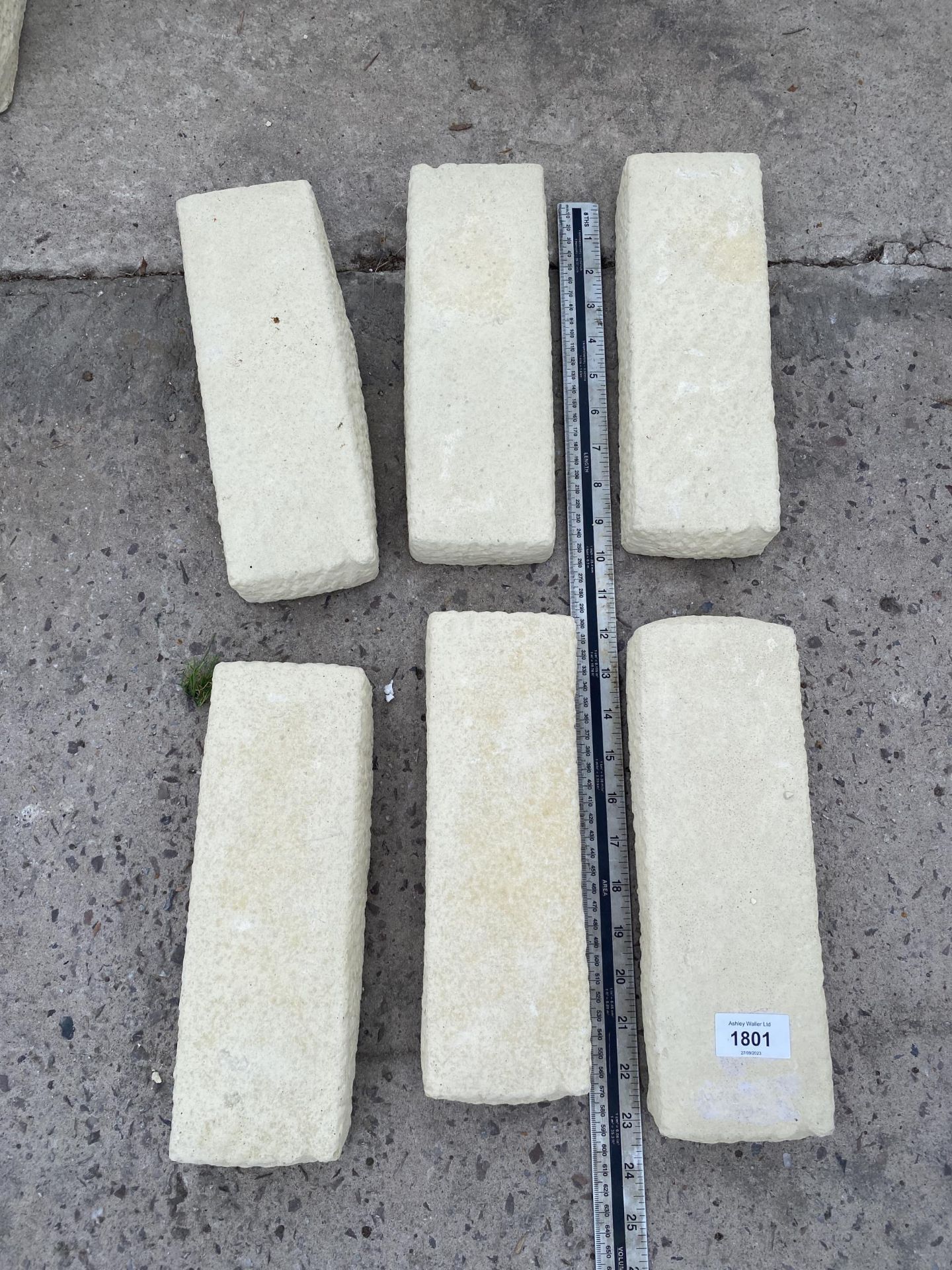 AN AS NEW EX DISPLAY CONCRETE SET OF SIX EDGING BLOCKS *PLEASE NOTE VAT TO BE PAID ON THIS ITEM*