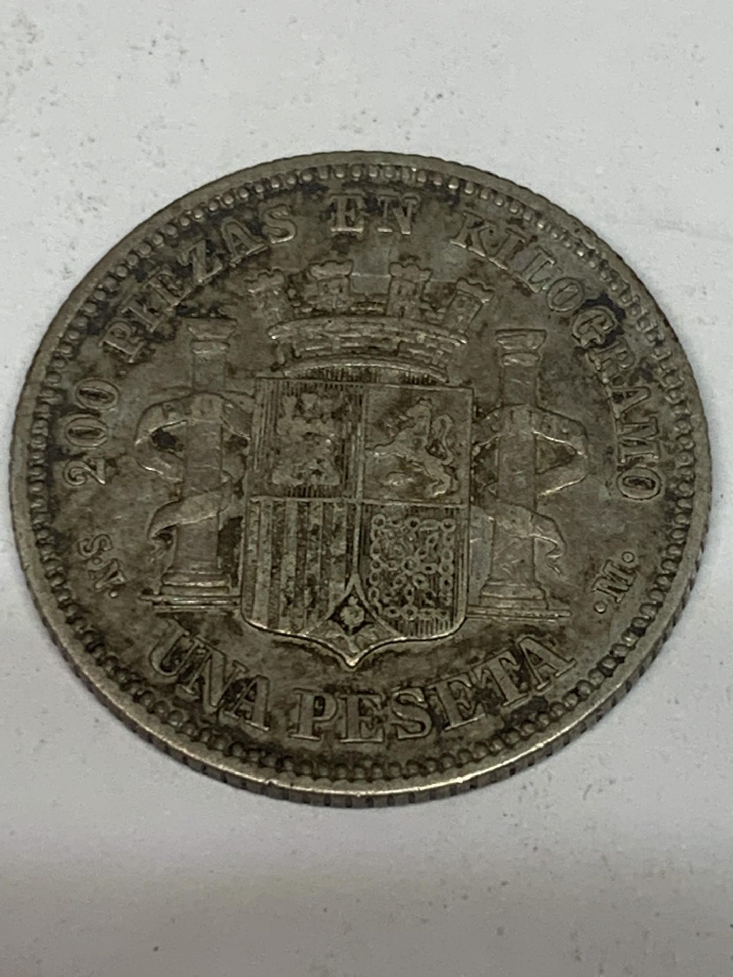 AN 1869 SPANISH ONE PESETA SILVER COIN, BELIEVED VF - Image 2 of 3