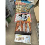 AN ASSORTMENT OF BUILDING KITS TO INCLUDE MECCANO ETC