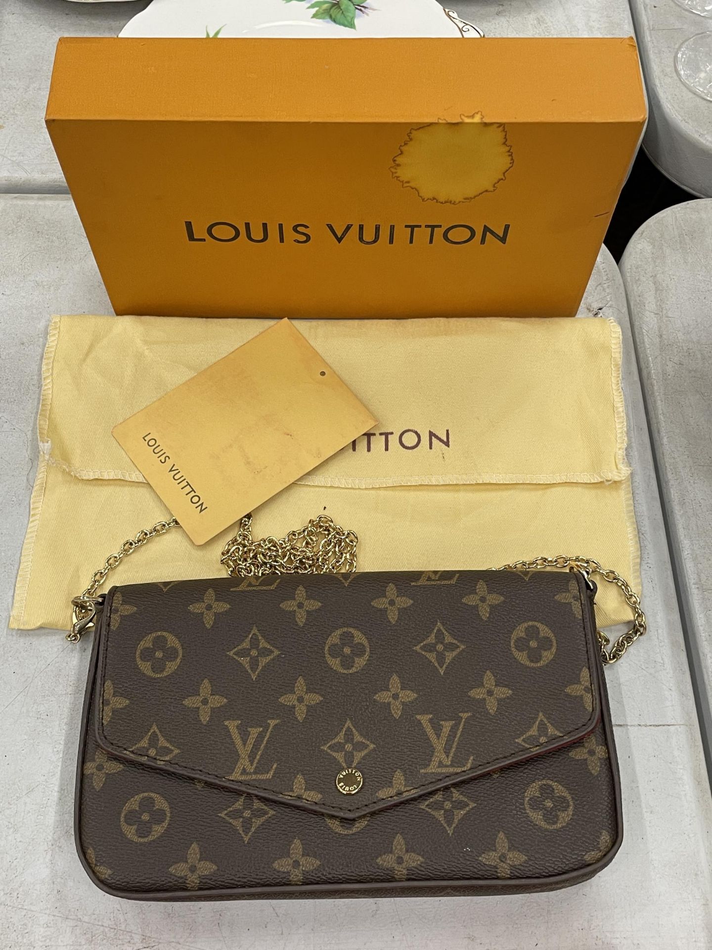 A GENUINE LOUIS VUITTON HANDBAG WITH THE ORIGINAL DUST COVER AND BOX