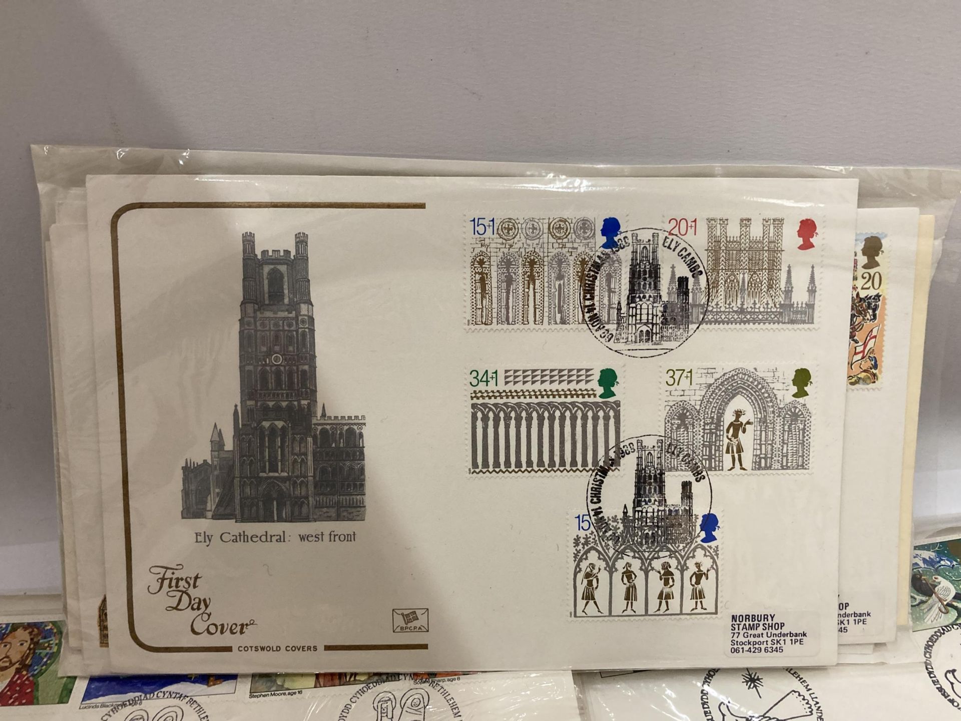 A QUANTITY OF FIRST DAY COVERS IN YEAR GROUPS FROM 1981 - 1994 - Image 3 of 4