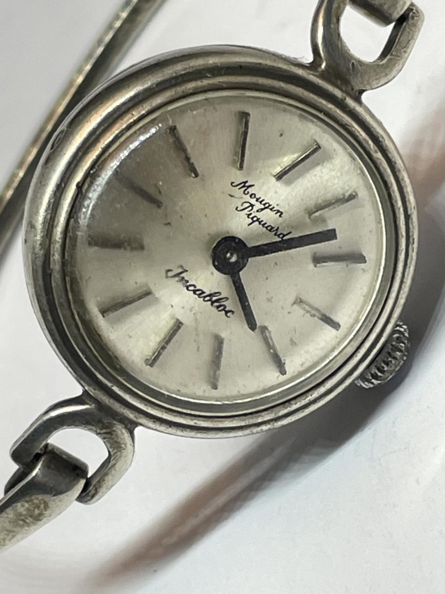 A VINTAGE SILVER WRIST WATCH - Image 2 of 3