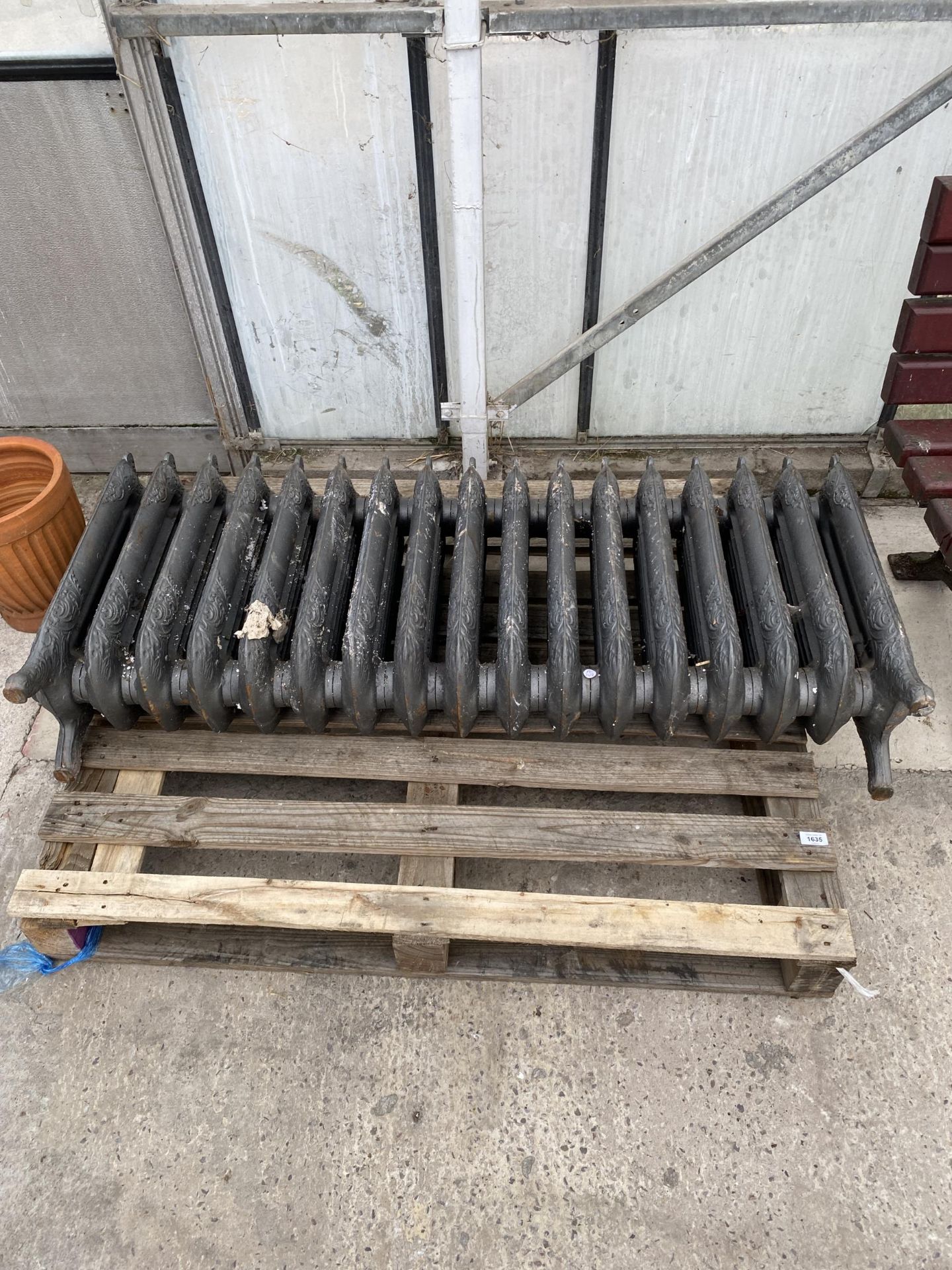 A DECORATIVE HEAVY CAST IRON RADIATOR (L:130CM)