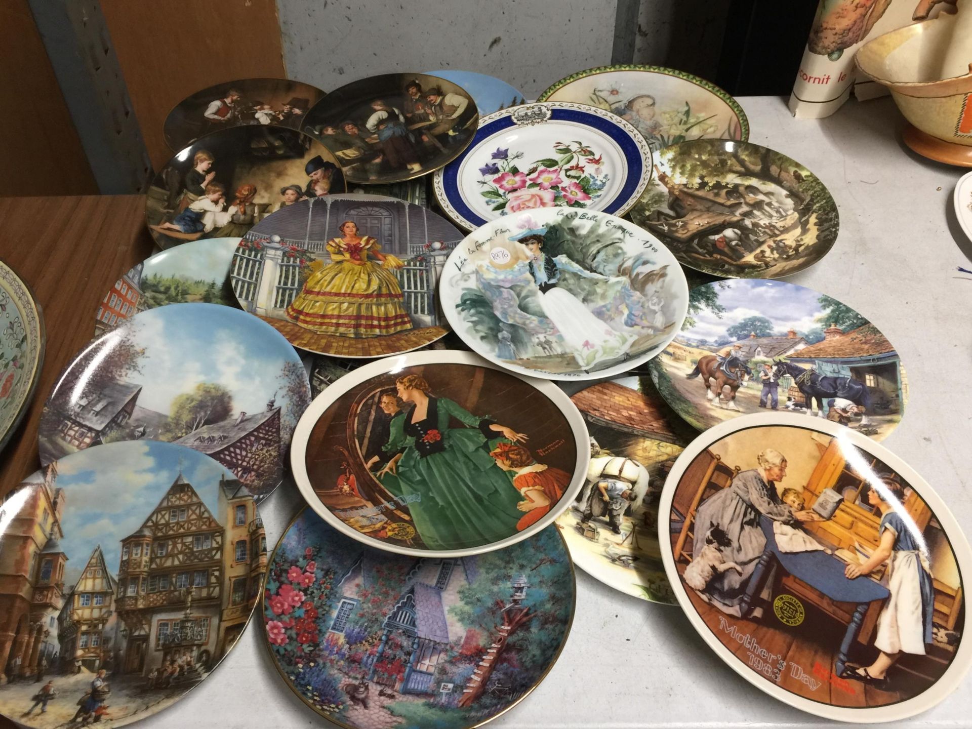 A LARGE COLLECTION OF CABINET PLATES - APPROX 20 IN TOTAL - Bild 2 aus 8