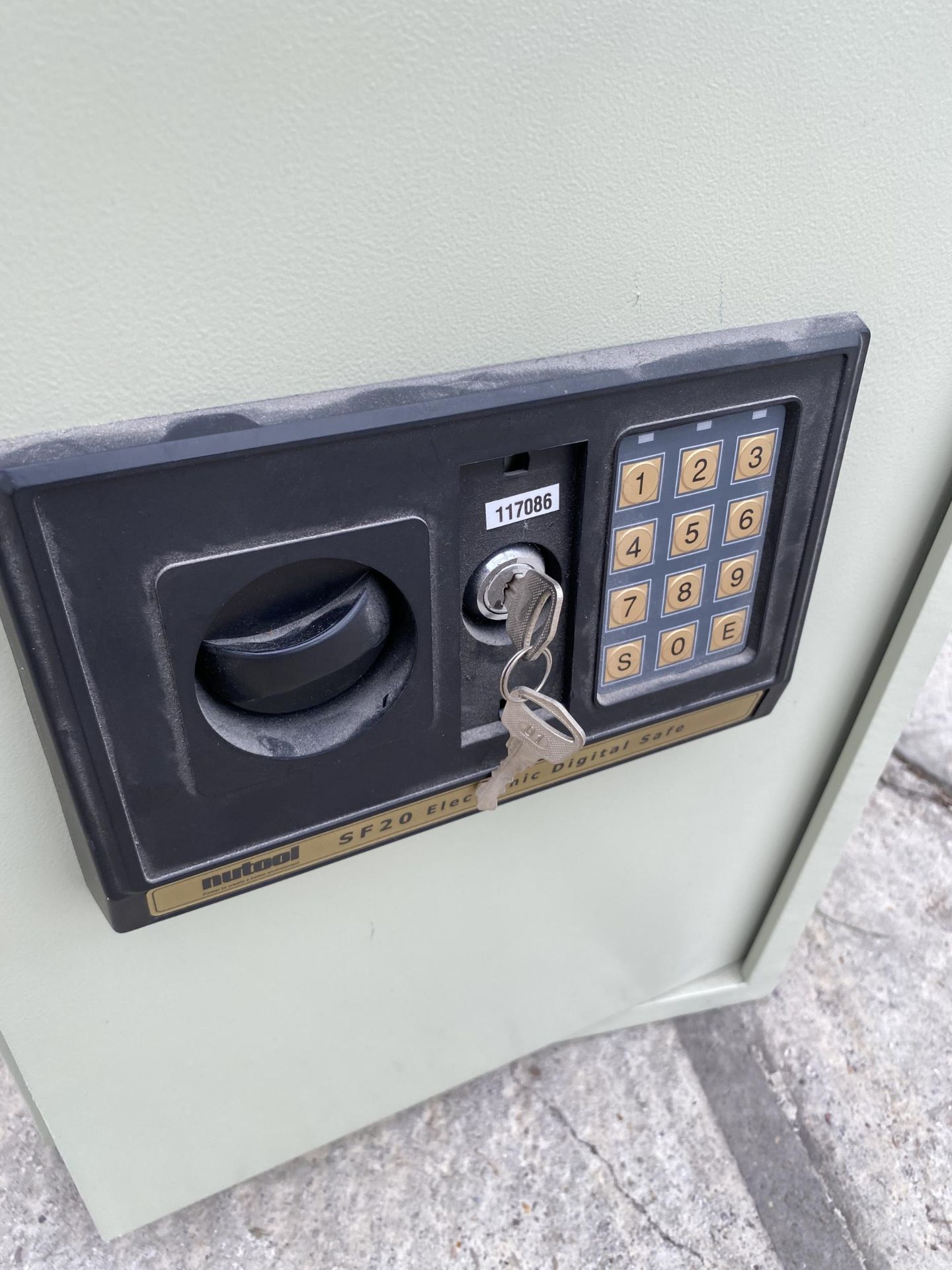 A NUTOOL SF20 ELECTRONIC DIGITAL SAFE WITH KEY - Image 2 of 3