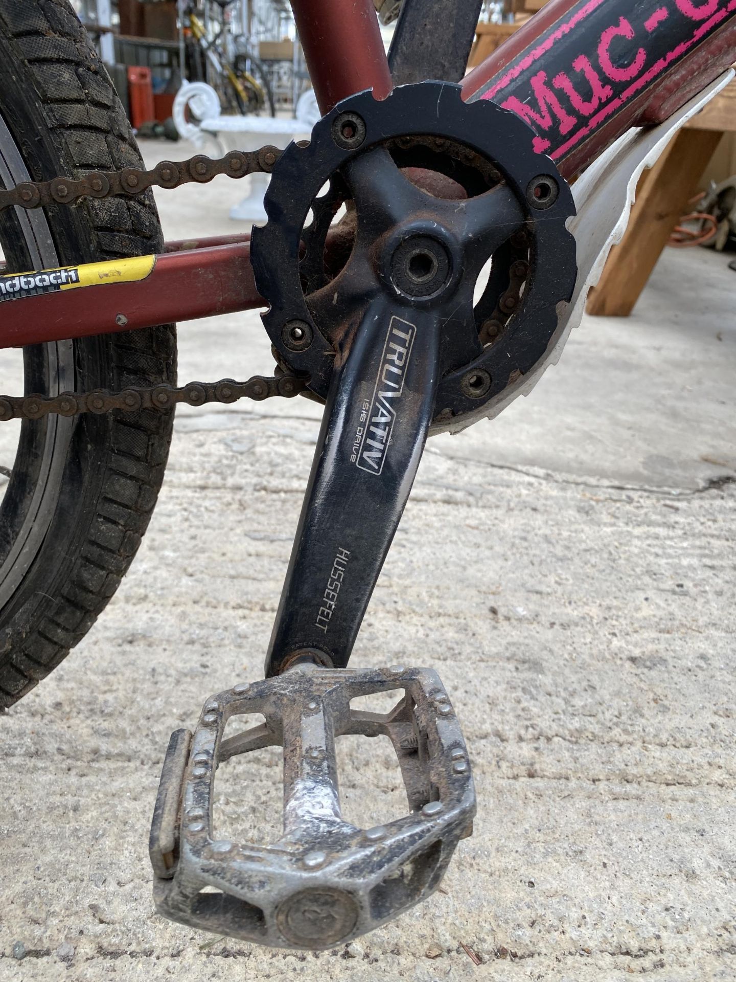 A DIAMOND BACK T20:005 STUNT BIKE WITH MAGURA HYDRAULIC BRAKES, ALLOY SUMP GUARD, AND WITH A - Image 5 of 6